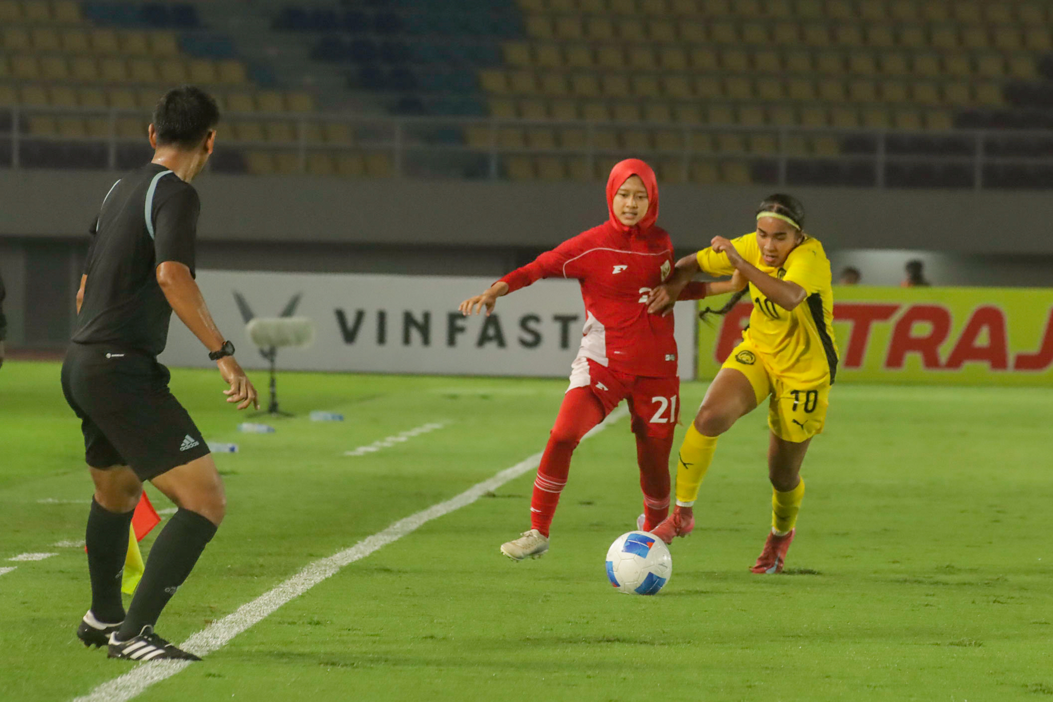 UNJUK GIGI: Pertandingan Timnas Indonesia U-16 vs Malaysia di Stadion Manahan, Solo, Minggu malam (24/8/2025).
