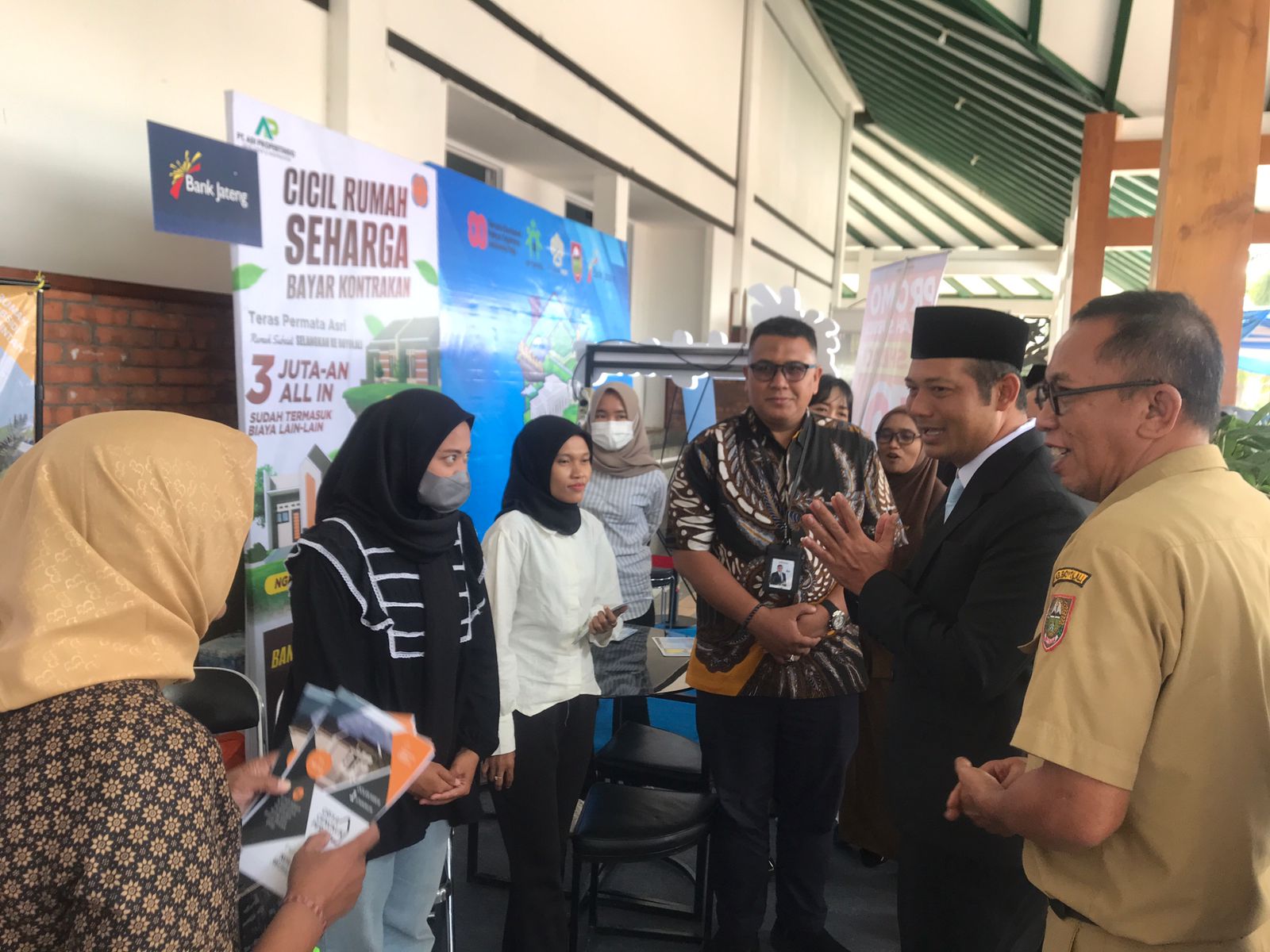 Bupati Boyolali Agus Irawan (pakai peci) hadiri sosialisasi pembiayaan perumahan yang digelar Dinas Perumahan dan Kawasan Pemukiman, Senin (25/8/2025).