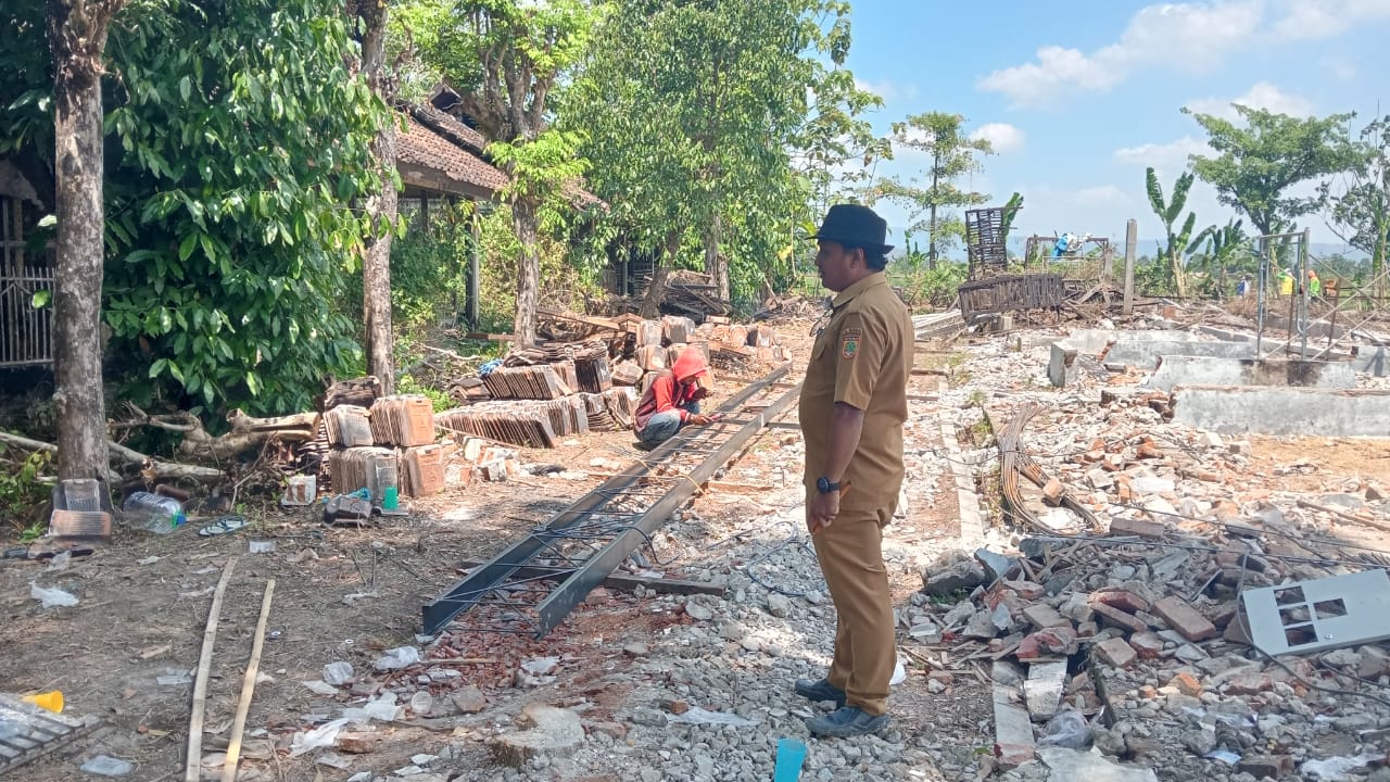 Lahan calon pabrik pengolahan sampah plastik yang dikelola BUMDes di Desa Mulur, Kecamatan Bendosari, Kabupaten Sukoharjo, Selasa (26/8).
