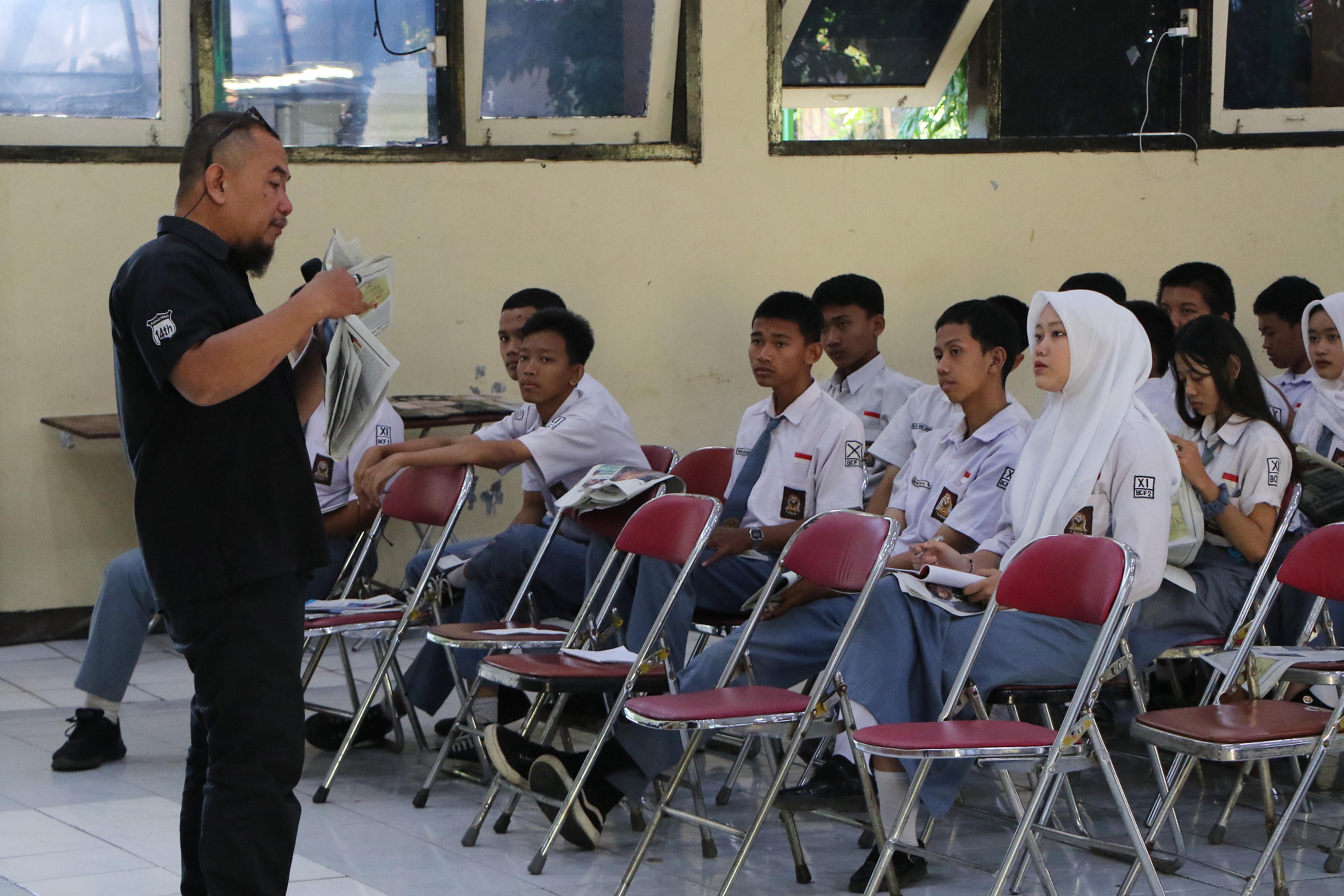 WAPEMRED JAWA POS RADAR SOLO BERI MATERI JURNALISTIK
