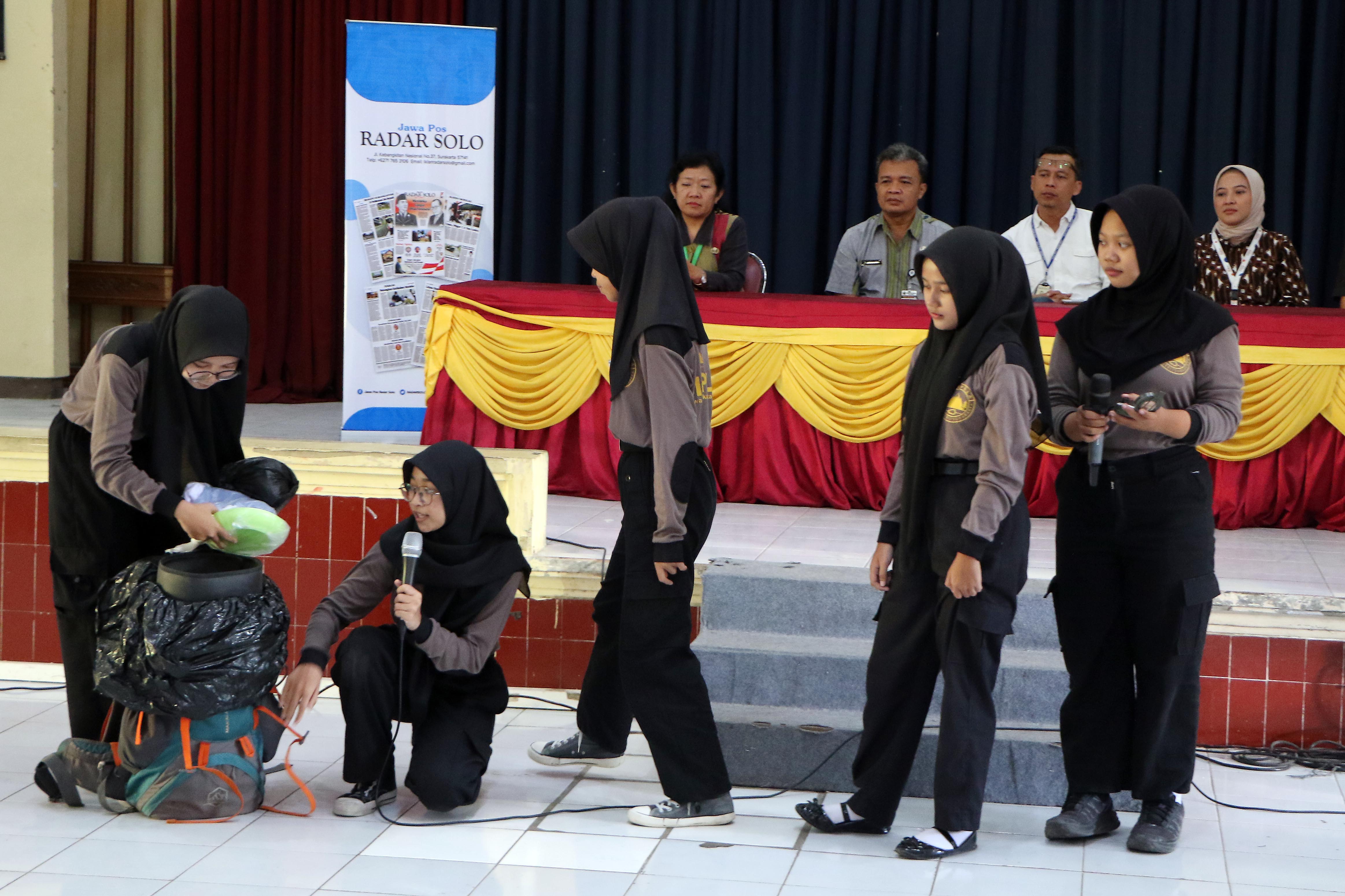 SISWA-SISWI SEVKA PECINTA ALAM (SISEPALA)