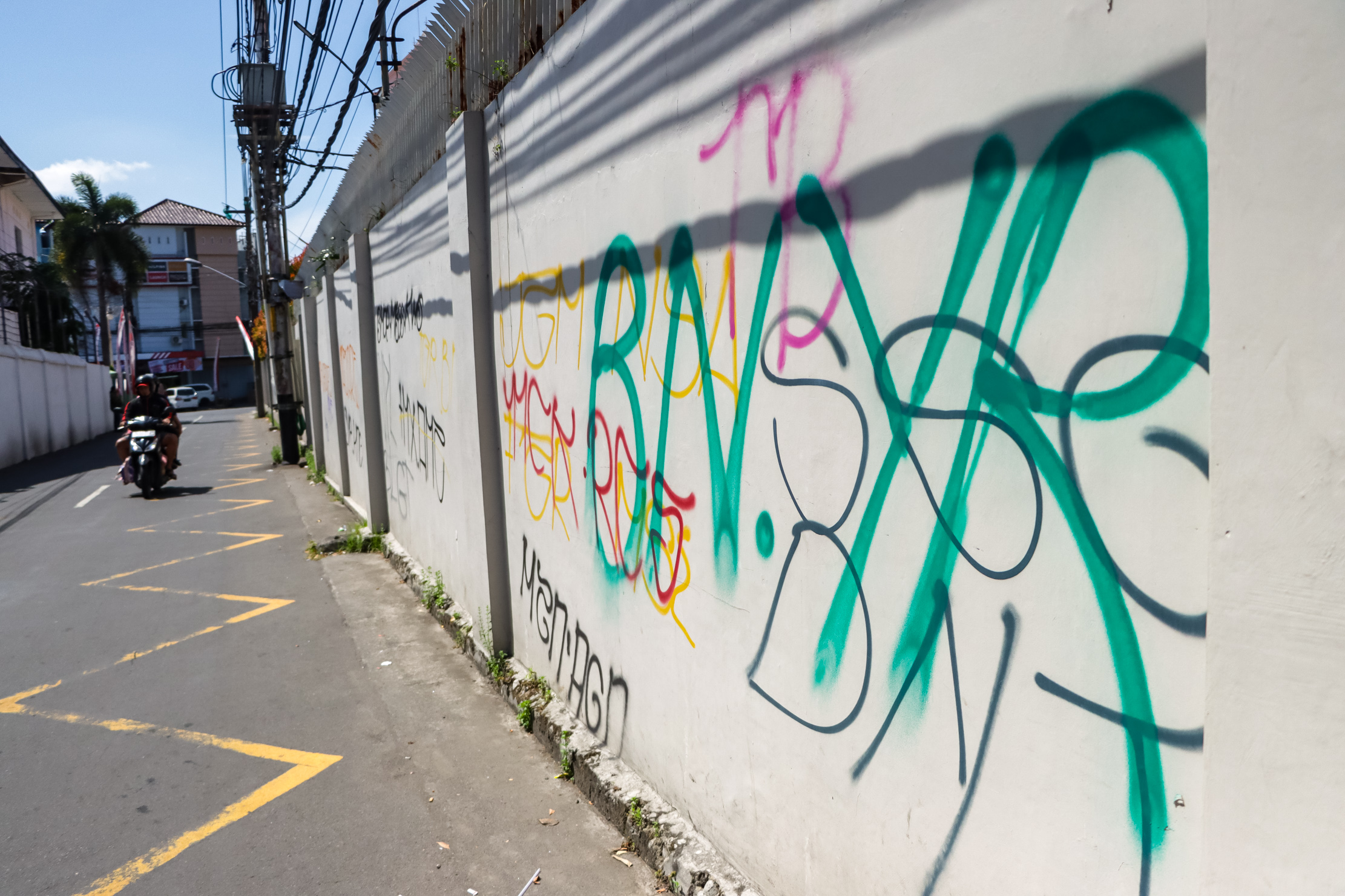MIRIS: Salah satu vandalisme yang muncul di tembok&nbsp; Gereja Katolik St. Antonius Padua, Purbayan.