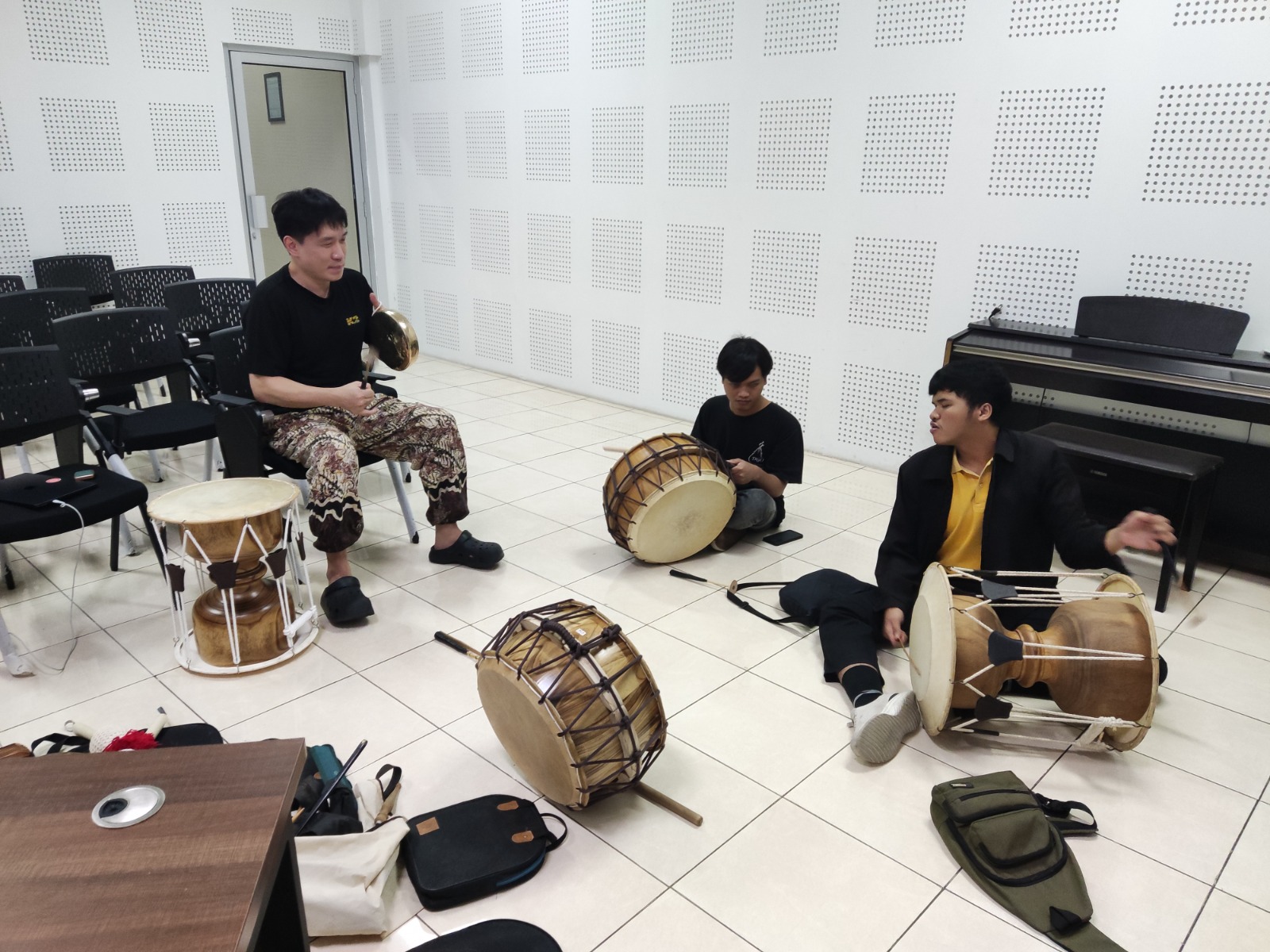 ISI Solo dan SNU Korea latihan bersama untuk persiapan menuju SIPA 2025.