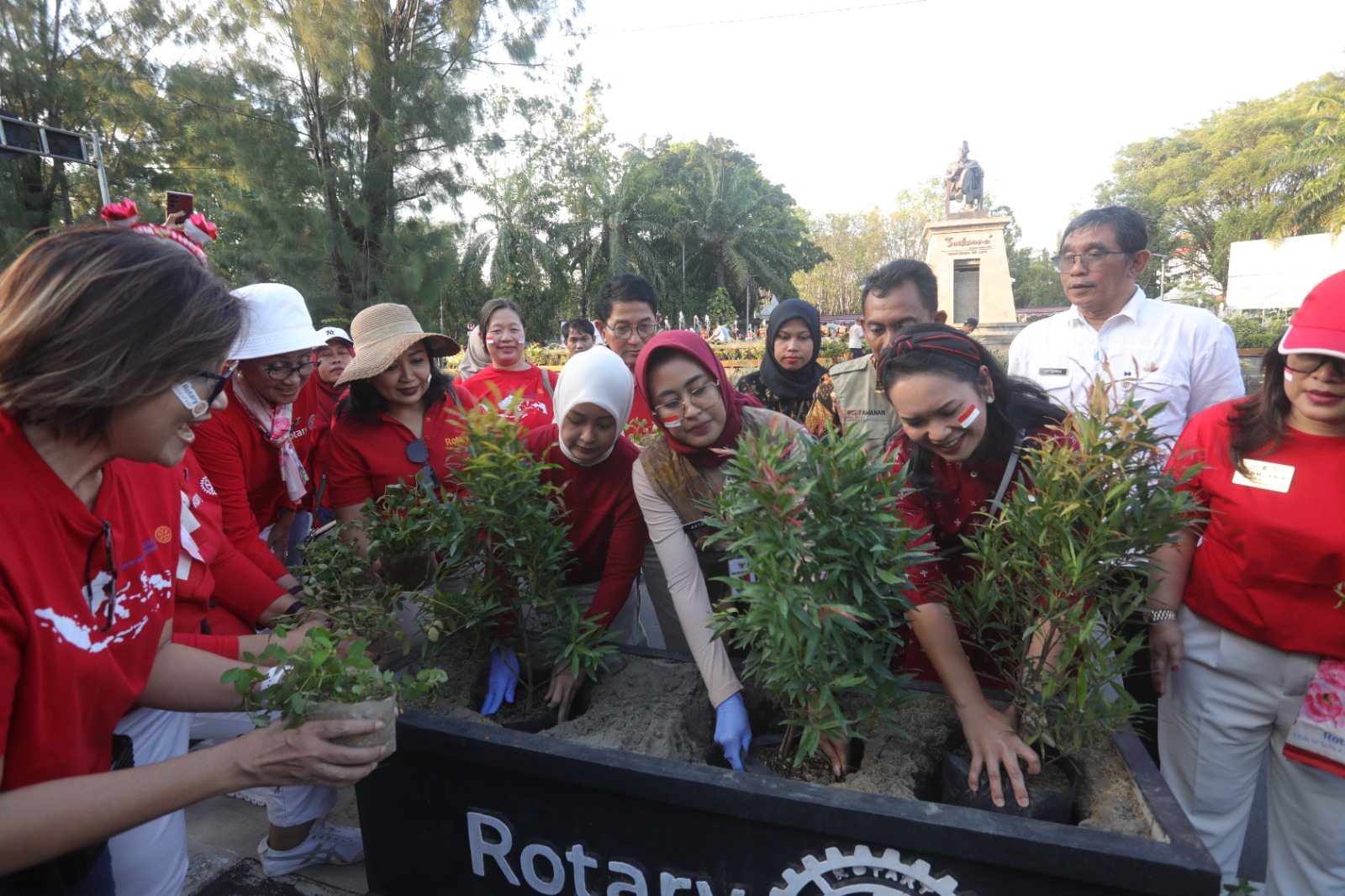 Wakil Wali Kota Surakarta Astrid Widayani saat menghadiri kegiatan Rotary Merdeka di Plaza Manahan, Selasa (26/8) sore