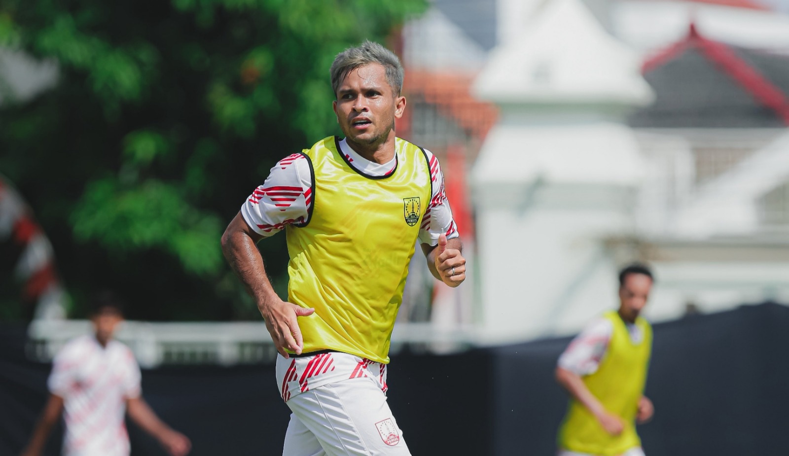 AMUNISI BARU: Zulfahmi Arifin saat berlatih dengan Persis Solo, belum lama ini. Dia didatangkan untuk memperkuat lini tengah Laskar Sambernyawa di Super League.
