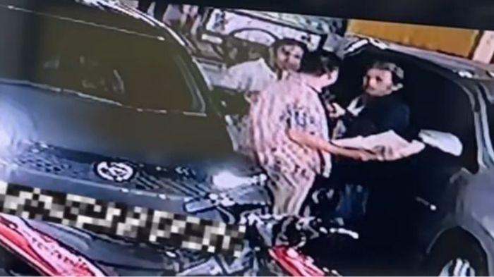 Kronologi Lengkap Suami Influencer Kuliner&nbsp;di Surabaya&nbsp;Ditempeleng Preman Saat Review Tahu Gimbal