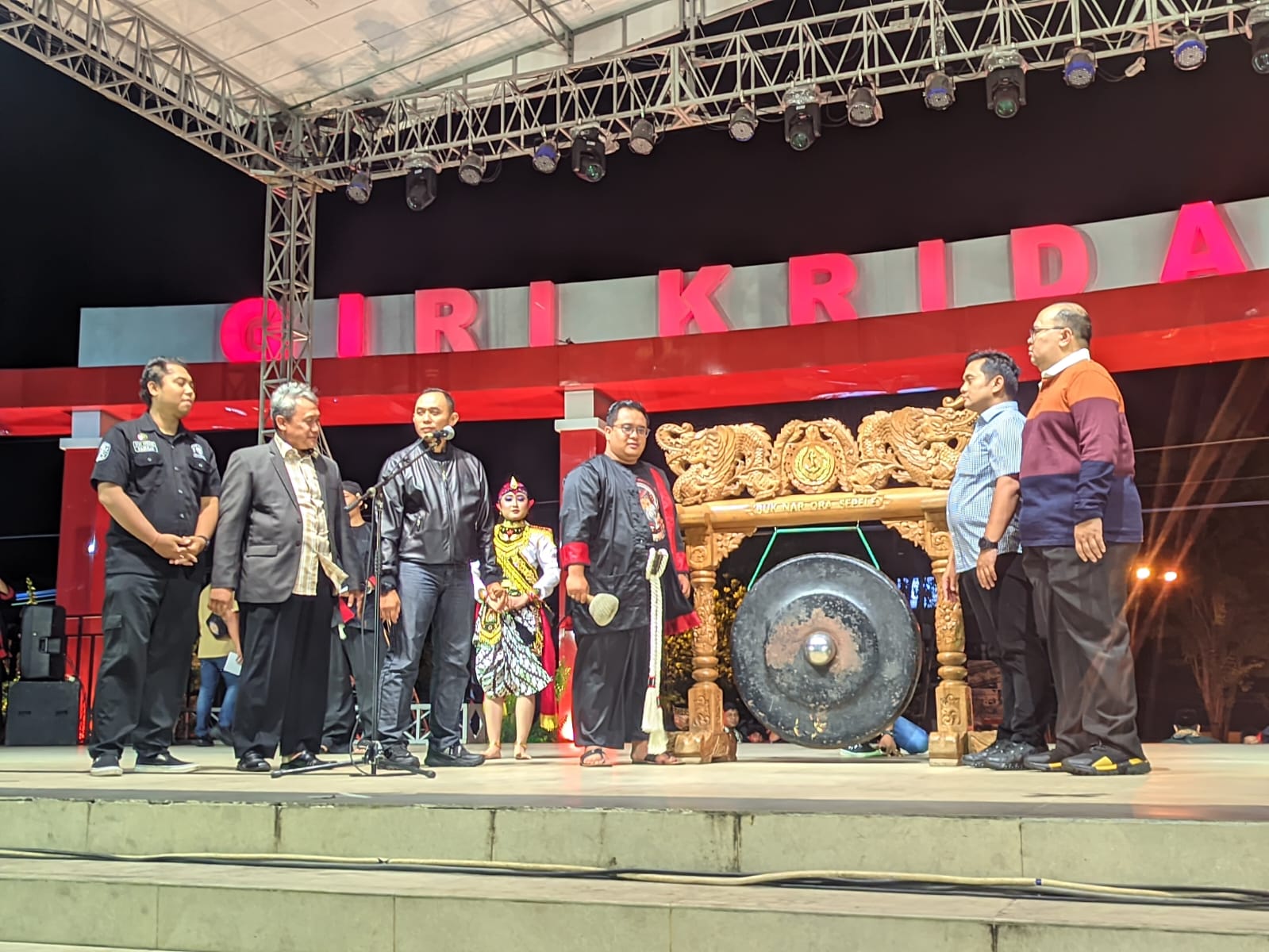 Wakil Bupati Wonogiri Imron Rizkyarno bersama forkompimda membuka Festival Reog Wonogiri 2025.