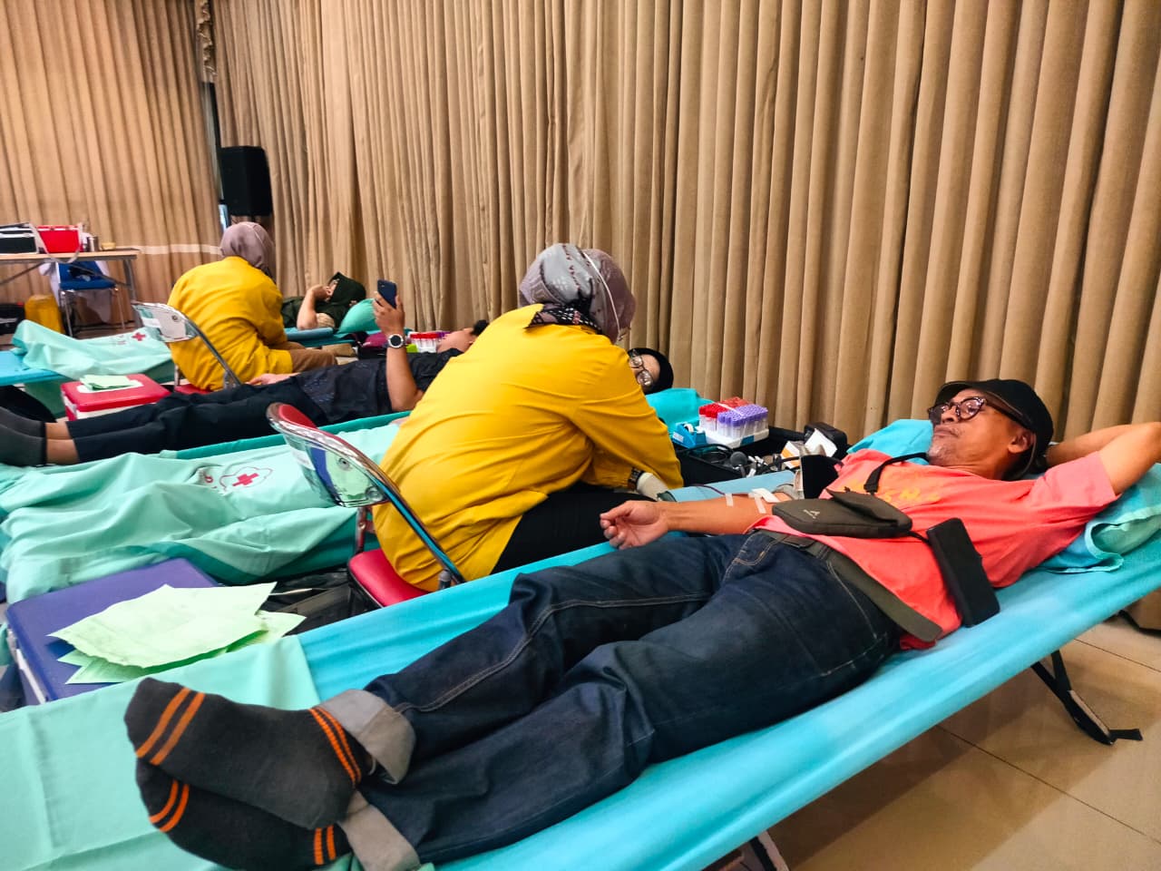 Kegiatan donor darah yang diselenggarakan oleh DWP ISI Surakarta di Ruang Penunjang Kampus I, Jumat (29/8).