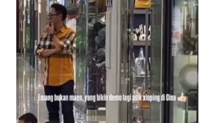 Penampakan anggota Komisi VI DPR RI Eko Patrio diduga tengah berbelanja di Guangzhou, China.
