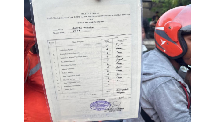 Penampakan ijazah SMP Ahmad Sahroni.