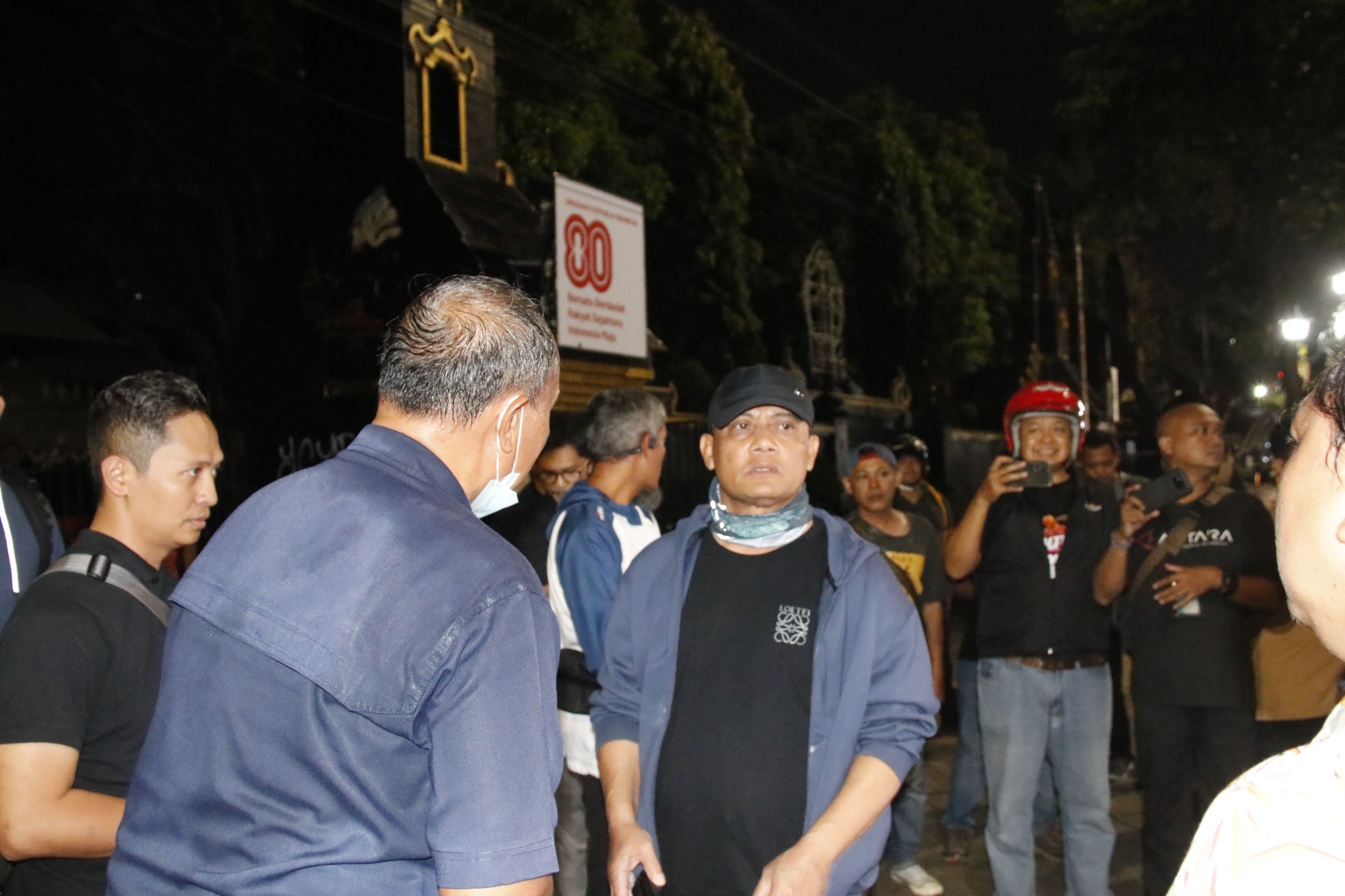 Gubernur Jateng Ahmad Luthfi imbau warga tetap jaga kondusivitas pasca demo ricuh di kantor Setda Jateng yang berujung mobil terbakar.