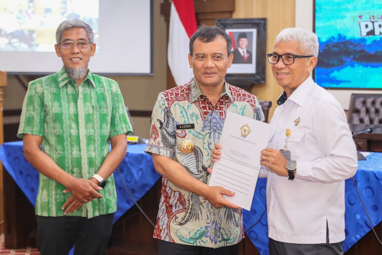 Gubernur Ahmad Luthfi dan Kepala BPK RI Perwakilan Provinsi Jawa Tengah dalam acara entry meeting pemeriksaan pendahuluan semester II tahun 2025 di Kantor Gubernur Jawa Tengah, Senin (1/9/2025).
