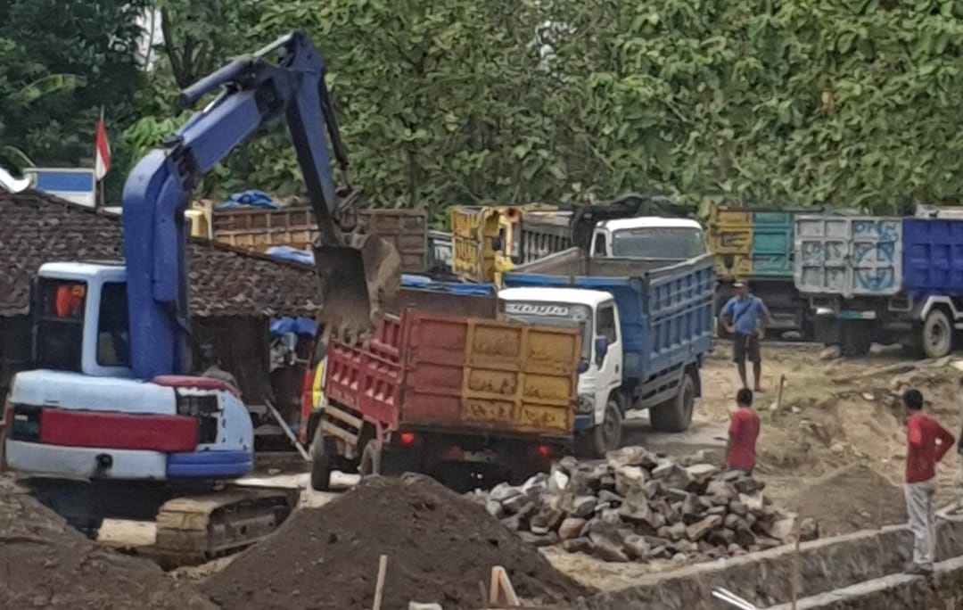Proyek perbaikan jalan di Kabupaten Sragen. (Ahmad Khairudin/Radar Solo)