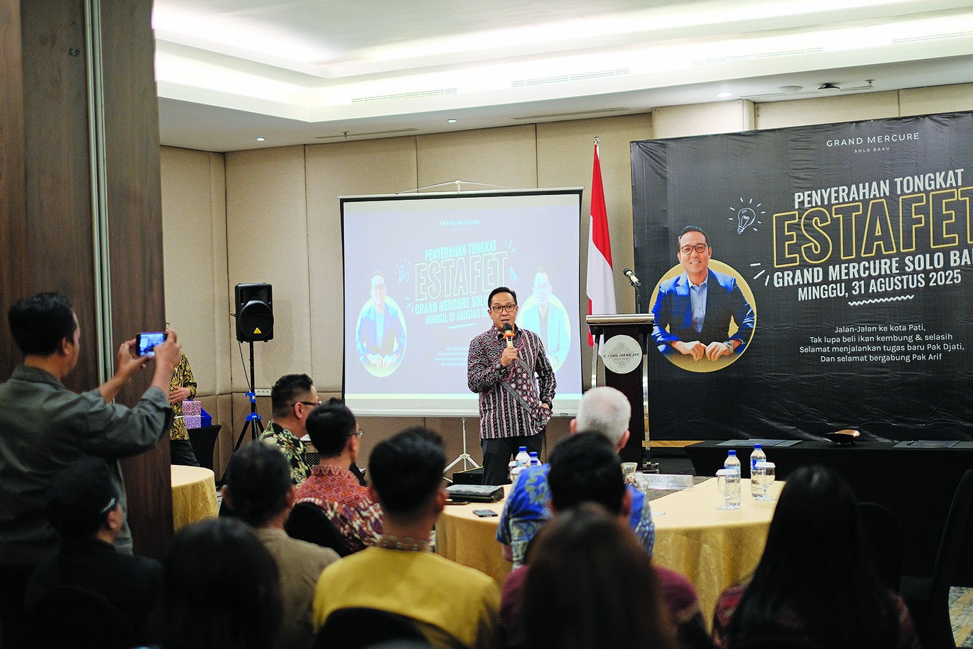 SAMBUTAN: Sambutan Arief Maulana saat sertijab di Grand Mercure Solo Baru, Minggu (31/8).