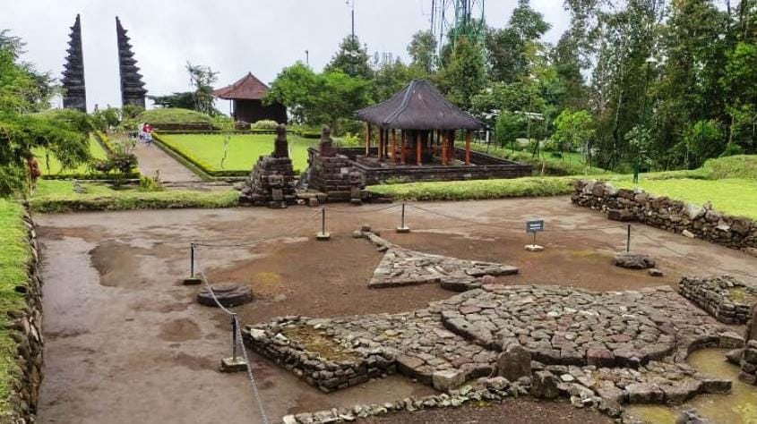 Candi Cetho di Kecamatan Jenawi, Karanganyar tampak lengang. (Rudi Hartono/Radar Solo)