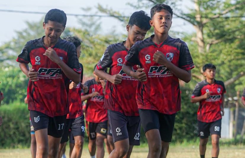 BERSIAP: PFA Sukoharjo saat berlatih jelang laga Piala Soeratin U-15 Putaran Nasional di Solo.