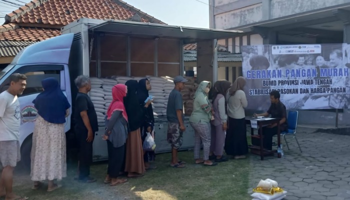 Warga antusias serbu Gerakan Pangan Murah yang digelar Pemprov Jateng.