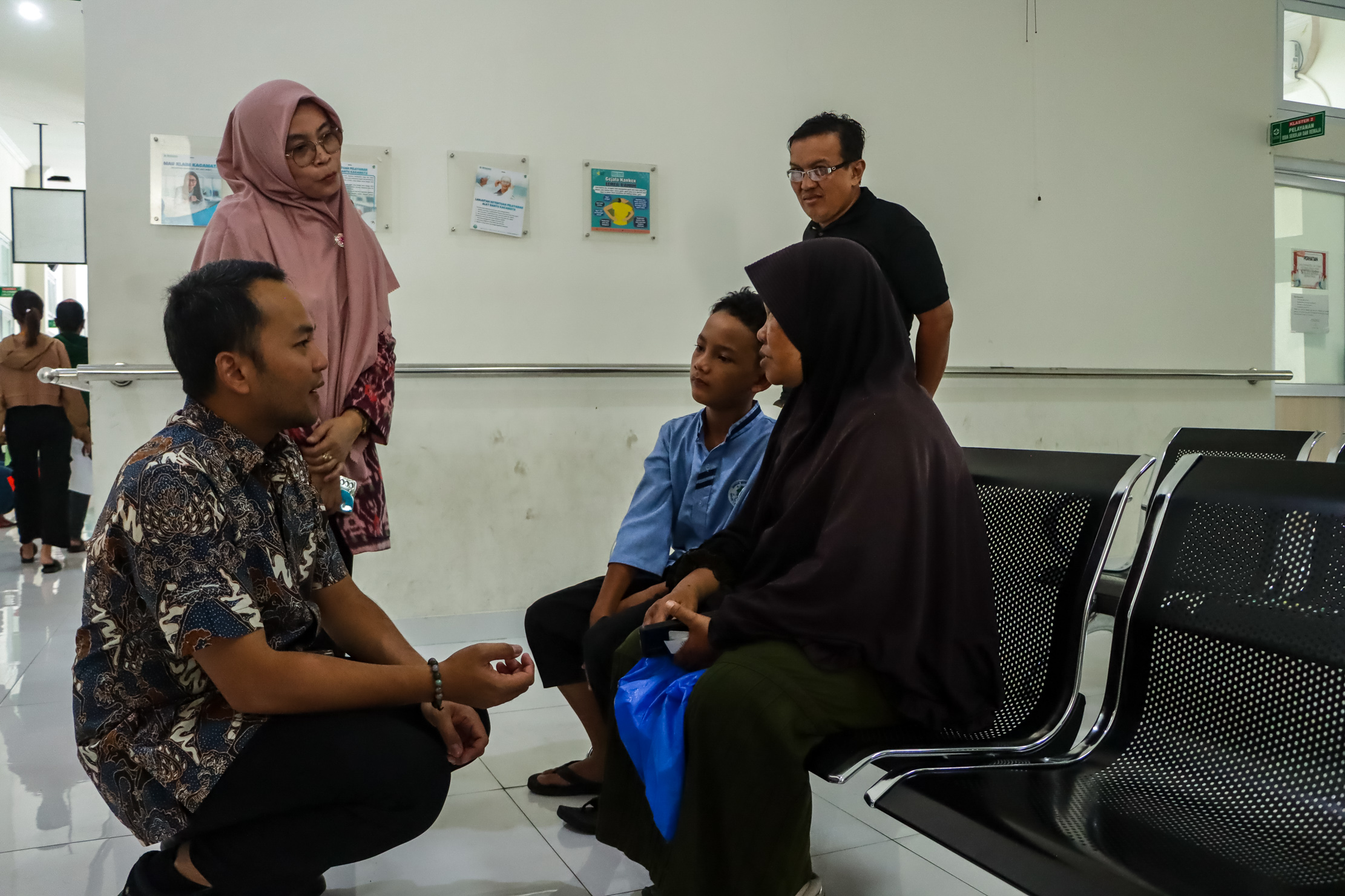 Wali Kota Respati Ardi sidak ke Puskesmas Sangkrah. (M Ihsan/Radar Solo)