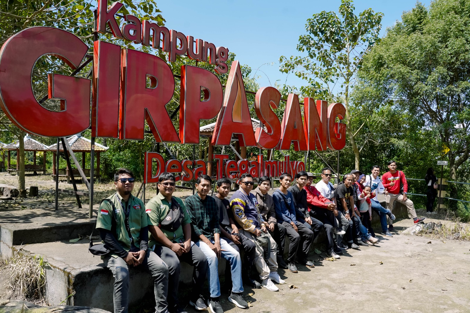 Ketua PHKB ditunjuk sebagai Bikers Duta Wisata usai gelar touring promosi pariwisata Klaten bersama komunitas Honda.