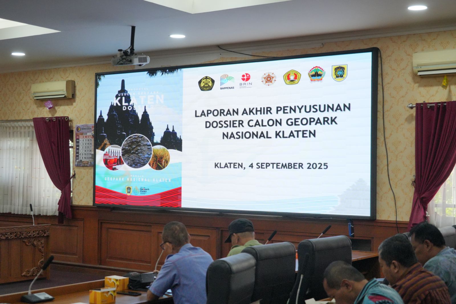 Paparan laporan akhir penyusunan dossier calon Geopark Nasional Klaten di Ruang Rapat Banggar DPRD Klaten. (Dokumentasi Diskominfo Klaten)
