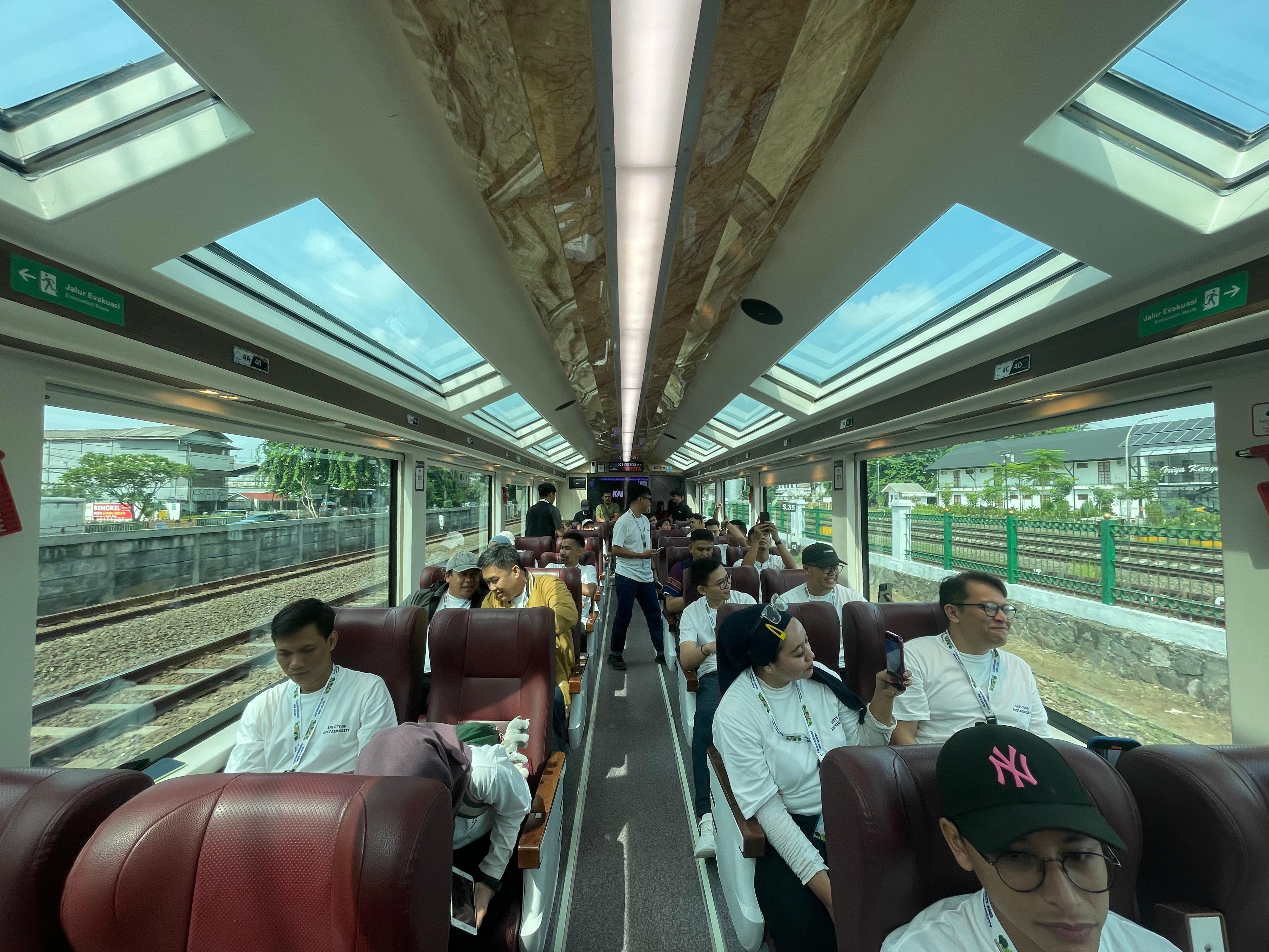 Susana dari dalam KA Panoramic. (Humas PT KAI)