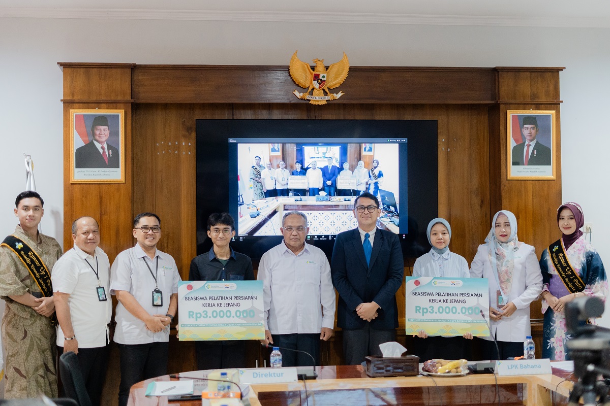 Mahasiswa tingkat akhir Poltekkes Kemenkes Surakarta mendapatkan bantuan biaya sebesar Rp3.000.000 untuk pelatihan bahasa Jepang di LPK Bahana Inspirasi Muda cabang Solo.