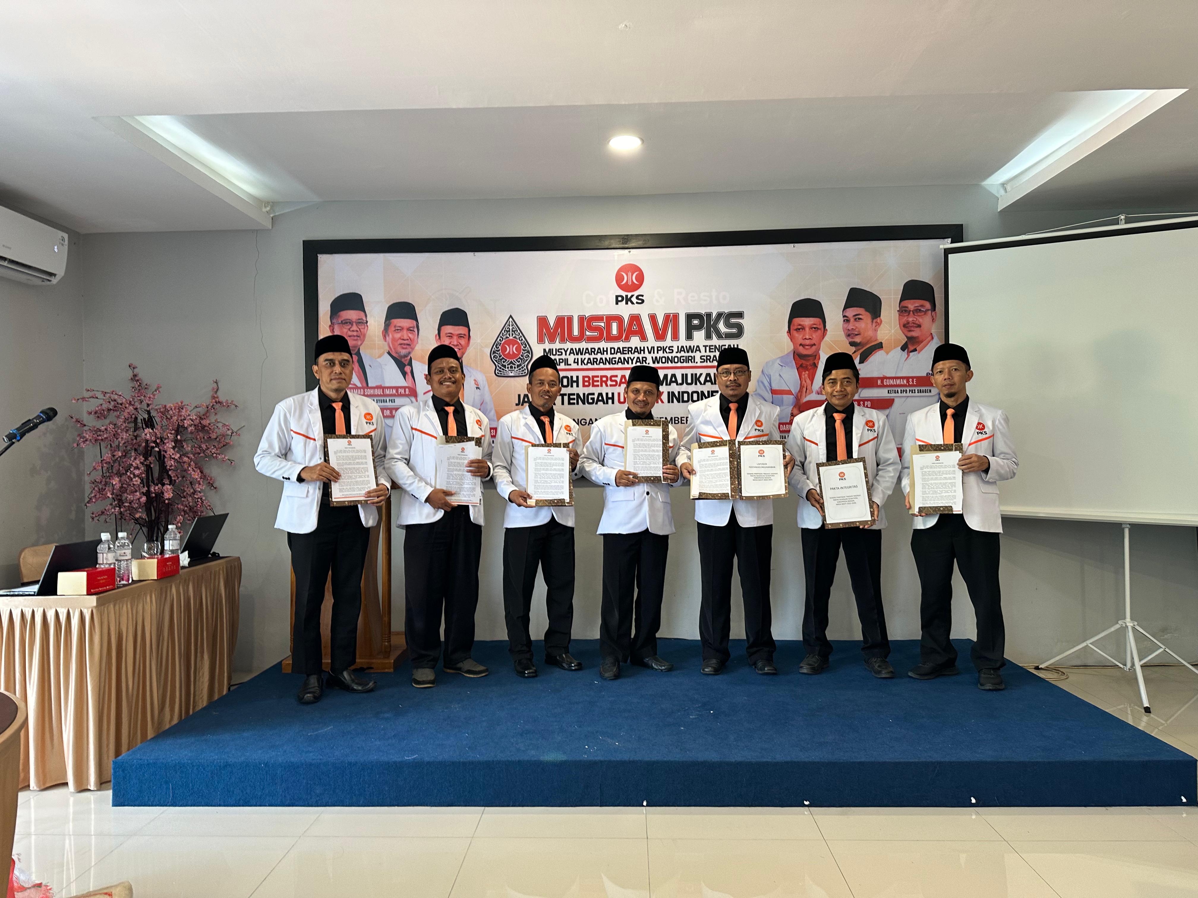 Jajaran Dewan Pengurus Tingkat Daerah (DPTD) PKS Kabupaten Sragen masa bakti 2025-2030 resmi dilantik. (Ahmad Khairudin/Radar Solo)