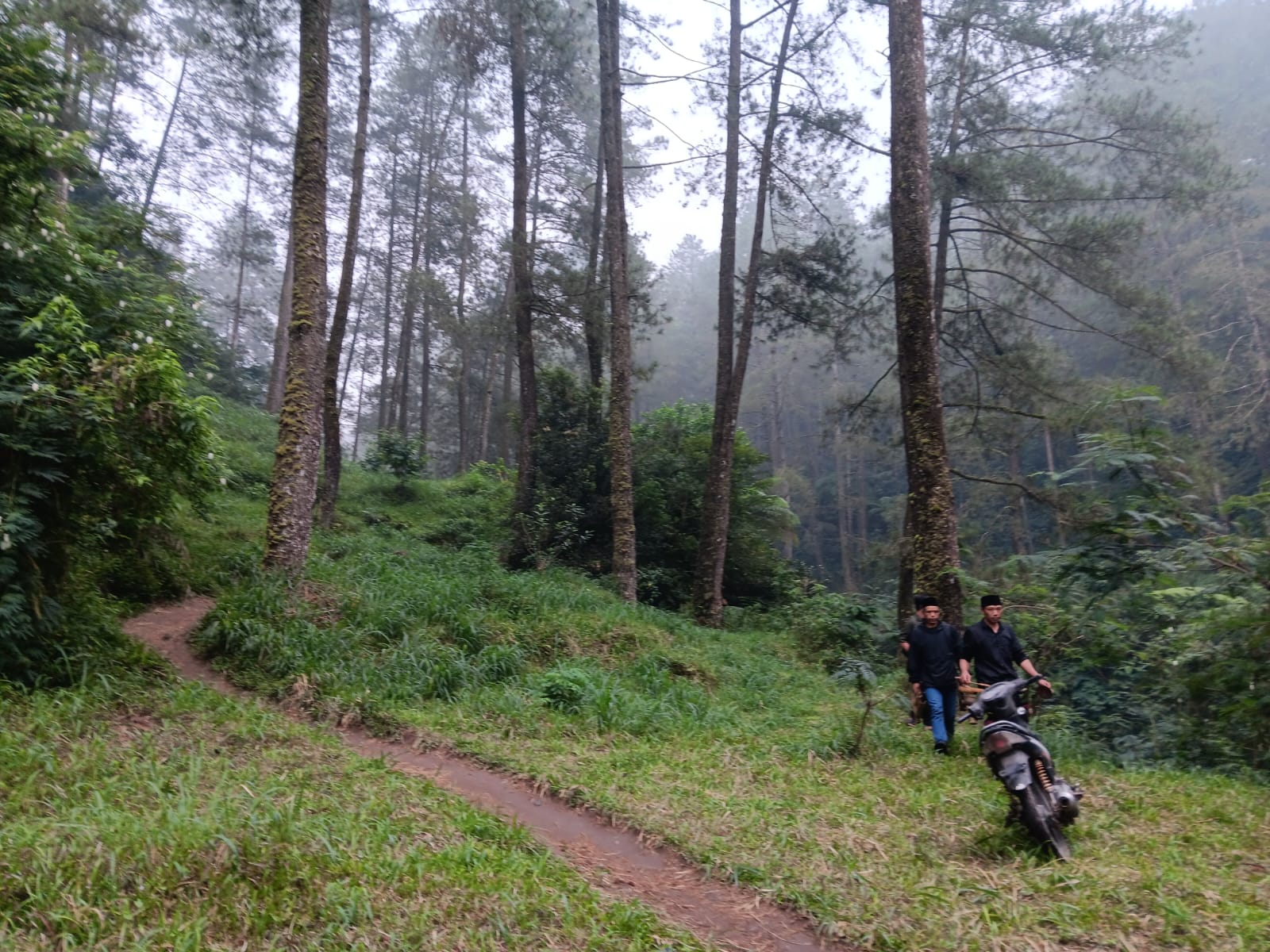 Suasana Kampung Siluman saat digunakan untuk kegiatan tradisi Kirab Pager Banyu oleh warga Desa Sidorejo, Kecamatan Kemalang, Klaten beberapa waktu lalu. (Angga Purenda/Radar Solo)