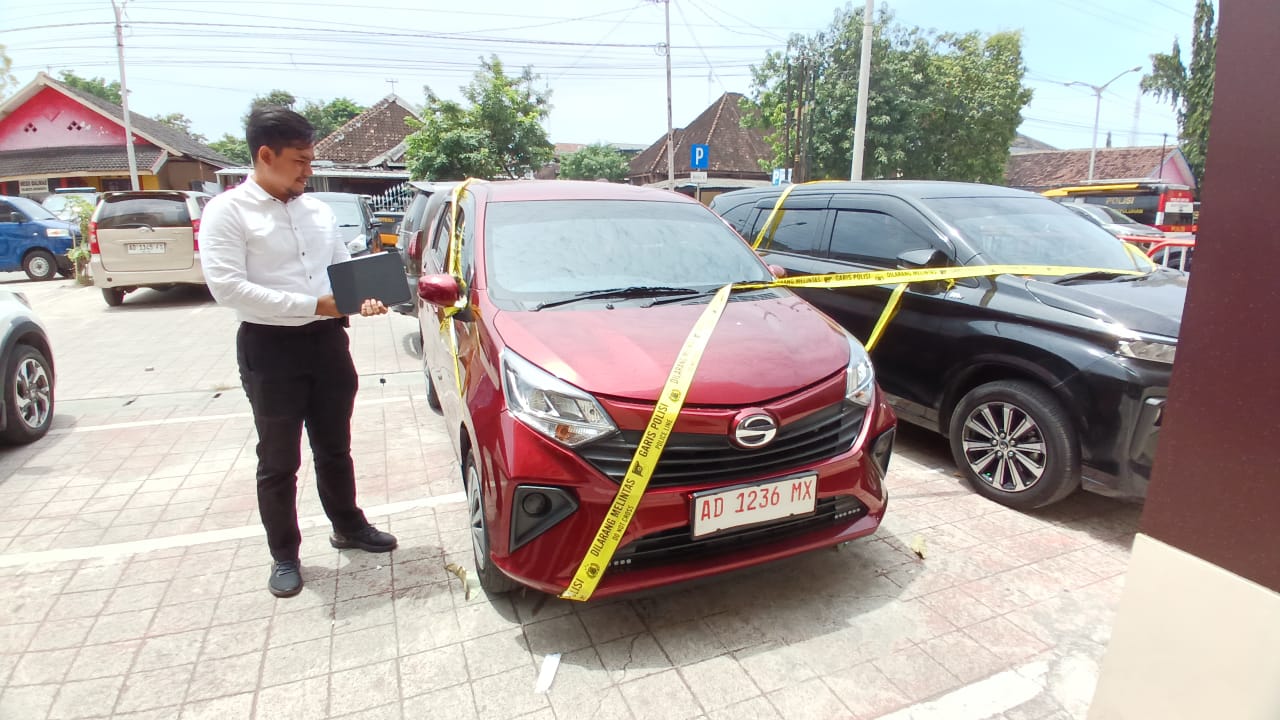 Barang bukti mobil milik Bank Jateng.