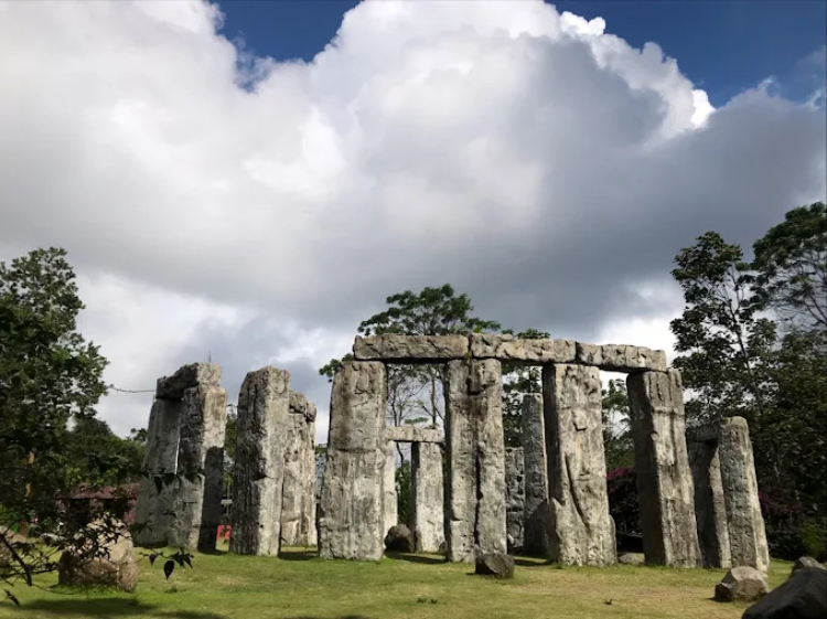 Salah satu viwe utama di Stonehenge Merapi di Sleman