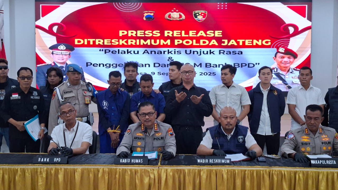Polda Jateng dan Polresta Solo gelar jumpa pers terkait penangkapan AT, sopir Bank Jateng Wonogiri, Selasa (9/9/2025).