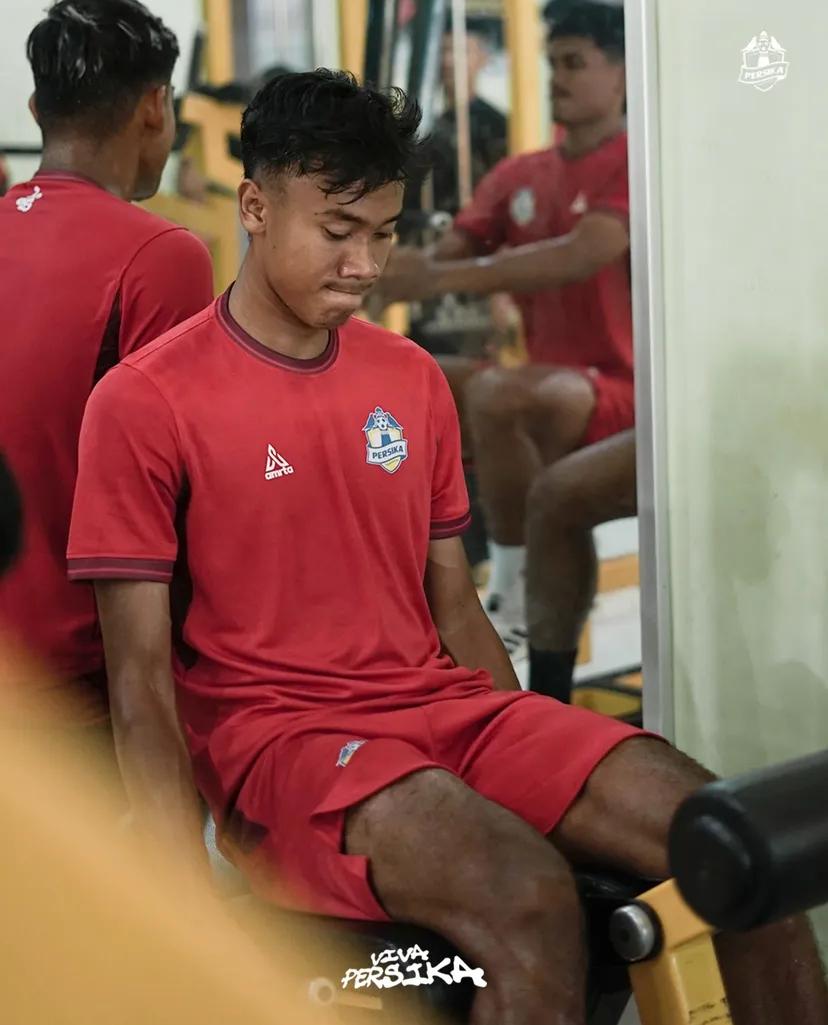 Romadona berlatih dengan Persika Karanganyar.