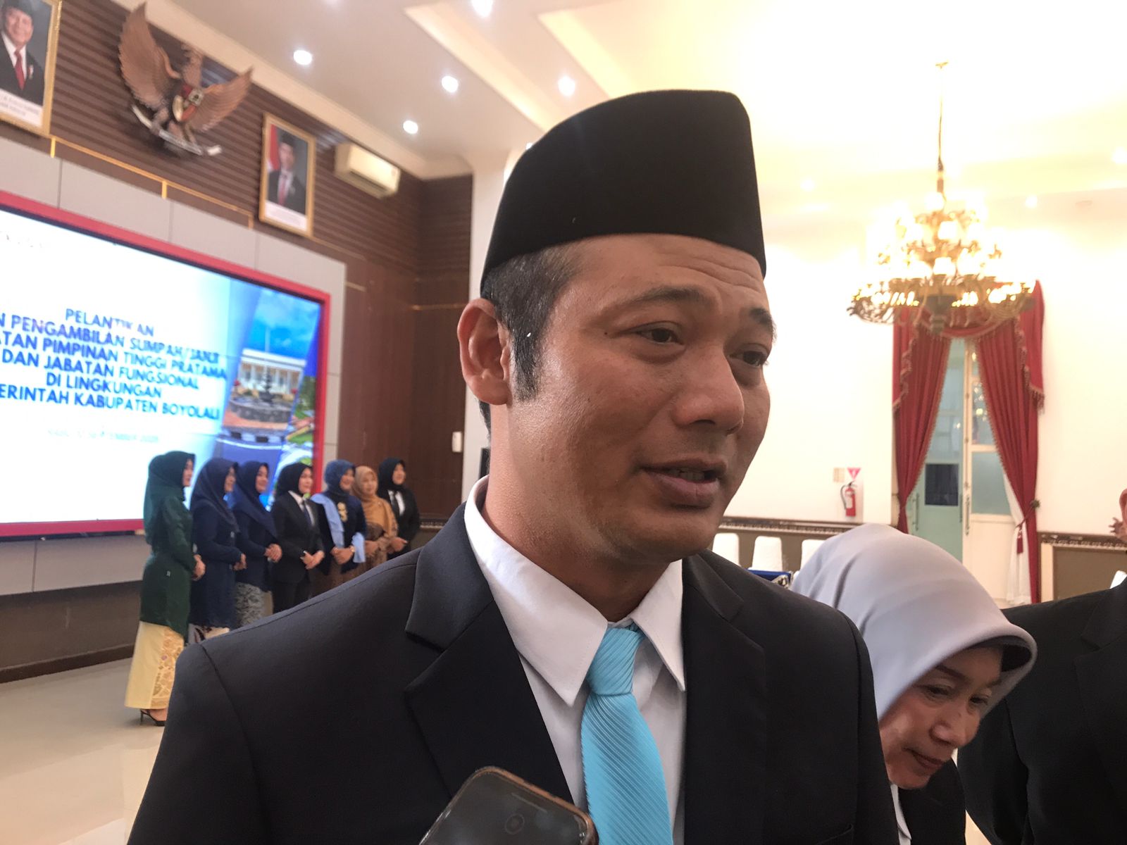 Bupati Boyolali Agus Irawan beri keterangan terkait tanah kas desa Randusari yang disertifikatkan atas nama kades setempat, Rabu (10/9/2025).