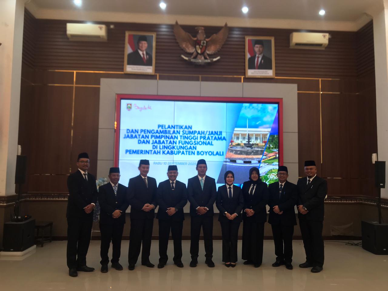 Bupati Boyolali Agus Irawan (tengah) bersama para pejabat di sela pelantikan, Rabu (10/9/2025).