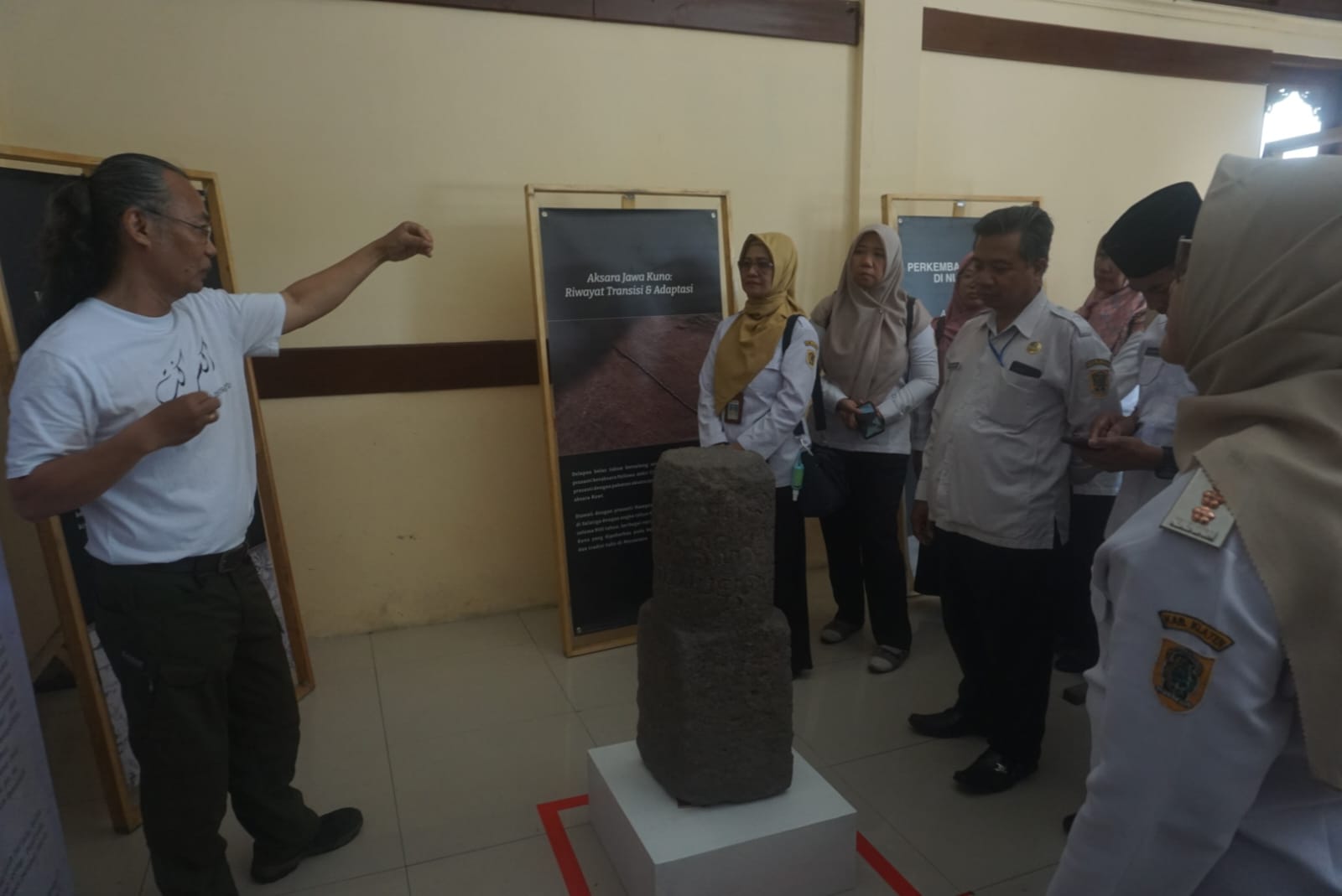 Pameran Aksara Gata yang berlangsung di Kompleks Taman Budaya Monumen Juang 45 Klaten. (Angga Purenda/Radar Solo)