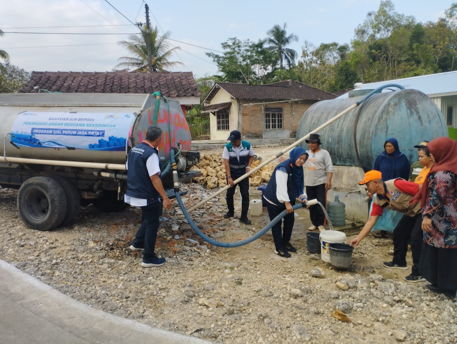 Penyaluran air bersih oleh BPBD Wonogiri bersama pihak terkait pada 2023 lalu.