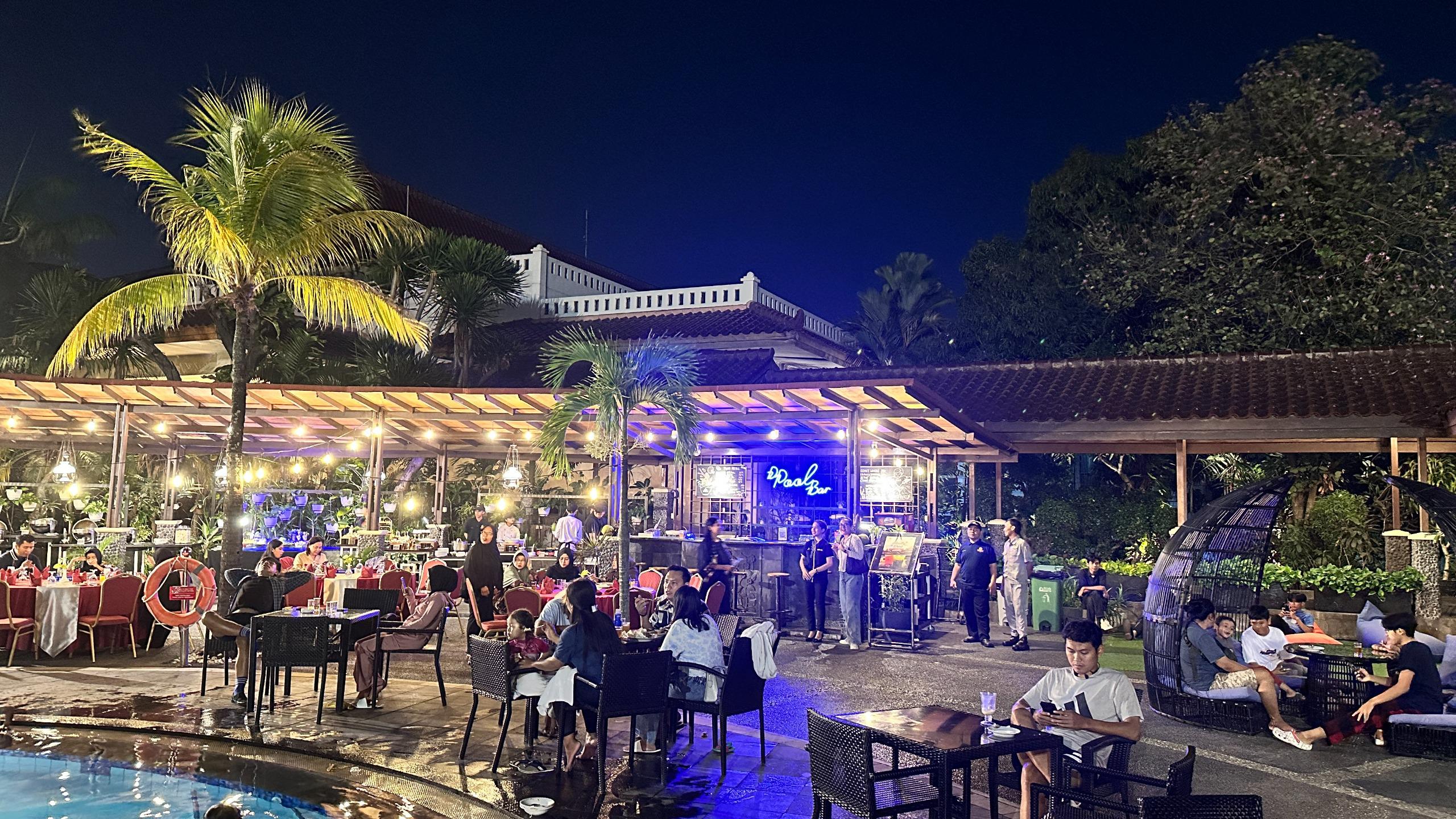 Selama bulan September, The Sunan Hotel Solo menghadirkan pengalaman kuliner istimewa melalui acara "BBQ Dinner Under The Stars".