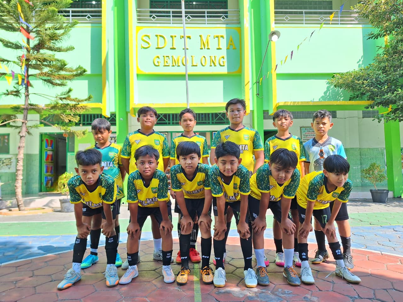 BERSIAP: Skuad SDIT MTA Gemolong Sragen yang siap terjun di ajang Jawa Pos Radar Solo Junior Kick Off 2025.