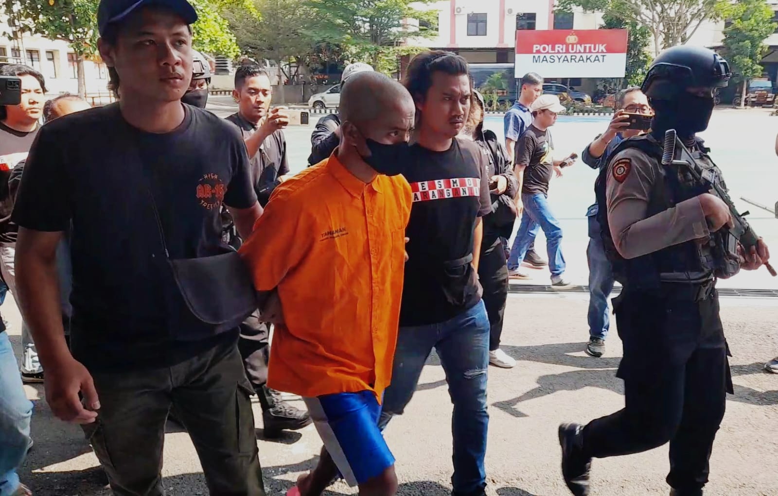 Wawan, pelaku pembunuhan pensiunan guru di Desa Berjo, Ngargoyoso dibekuk aparat Polres Karanganyar. (Rudi Hartono/Radar Solo)