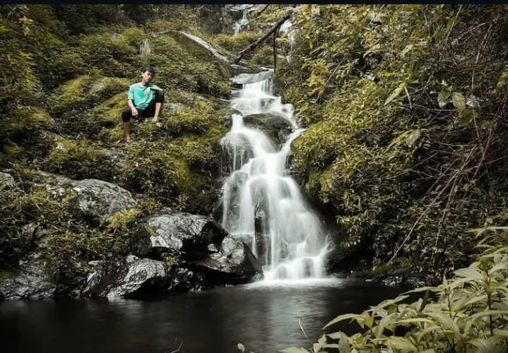 Air terjun Mongkrong di Dusun Mongkrong, Desa Jlarem, Kecamatan Gladagsari, Kabupaten Boyolali.