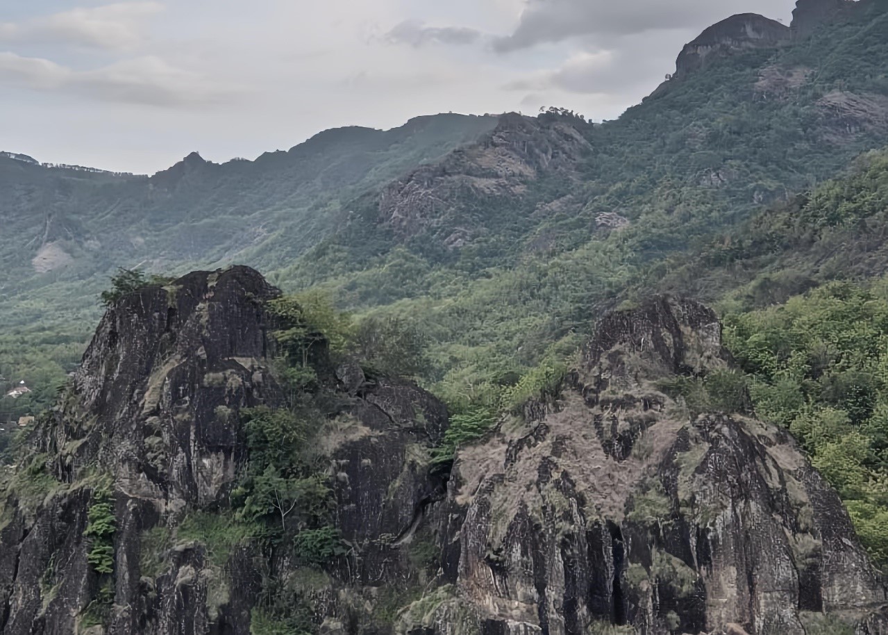 Gunung Sepikul di Desa Tiyaran, Kecamatan Bulu, Kabupaten Sukoharjo.