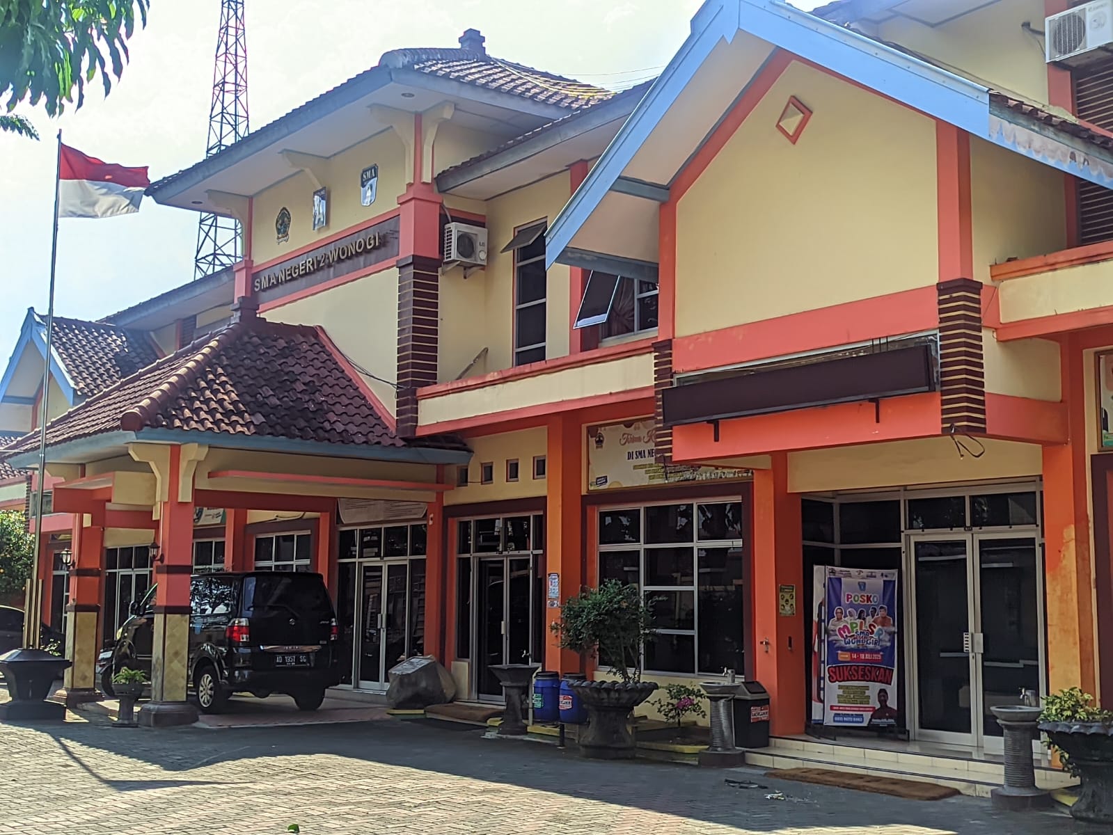 Gedung SMAN 2 Wonogiri. Ratusan murid di sekolah setempat mengalami diare dan tidak masuk sekolah pada Jumat (12/9/2025).