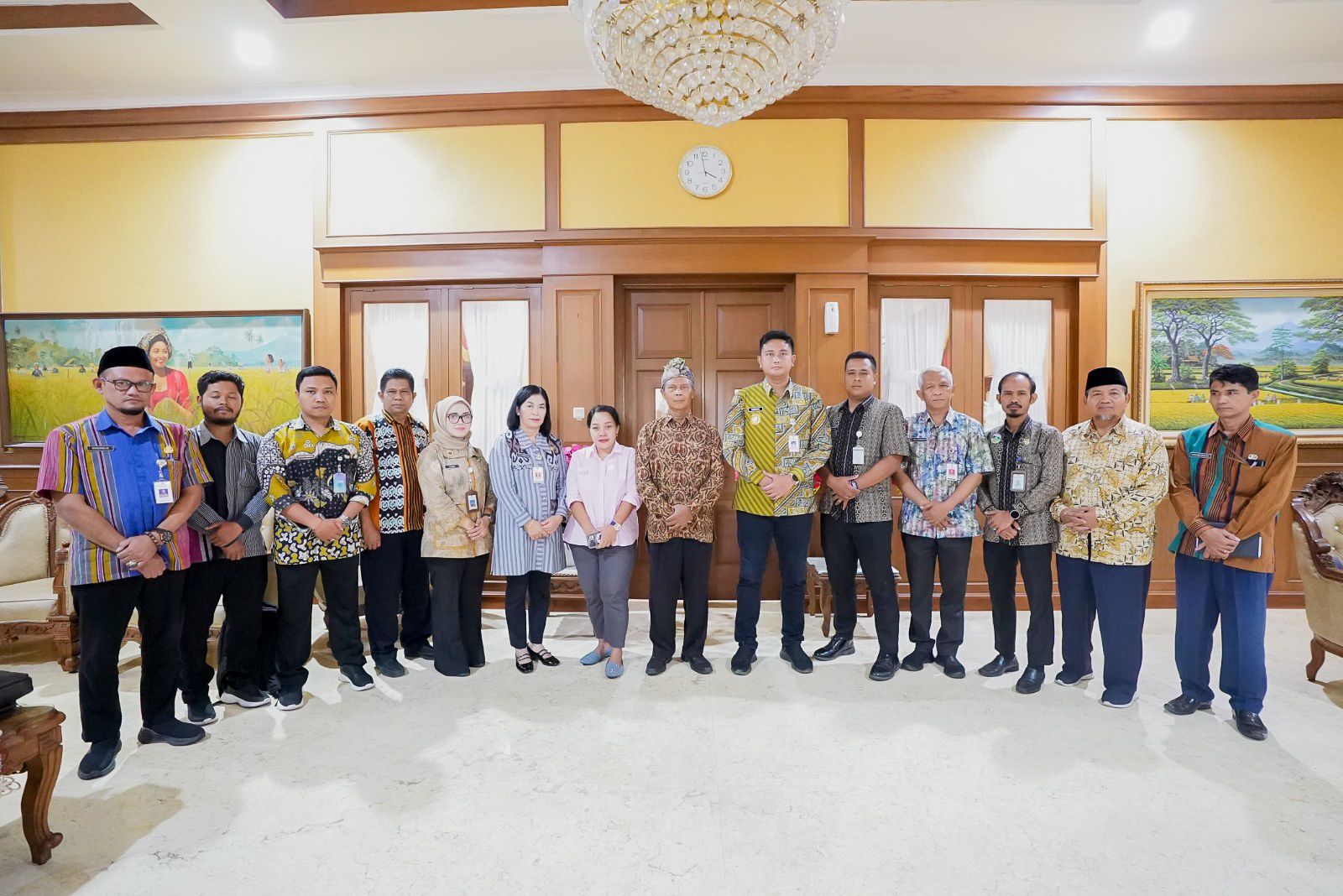 Pertemuan antara pihak SMPN 2 Klaten dengan orang tua siswi di Rumah Dinas Bupati Klaten