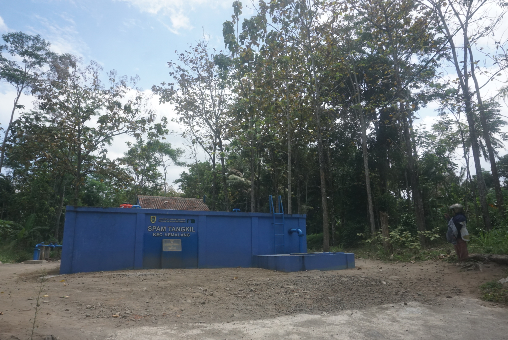 Bangunan Sistem Penyediaan Air Minum (SPAM) di Desa Tangkil, Kecamatan Kemalang, Klaten. (Angga Purenda/Radar Solo)