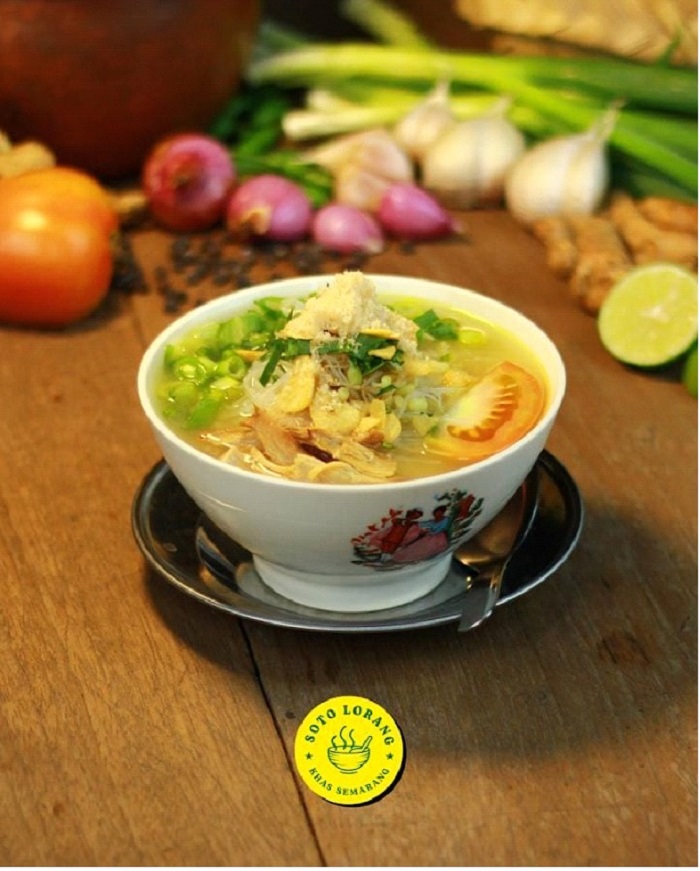 Soto Lorang Khas Semarang hadir di Solo! Kuah gurih, suwiran ayam empuk, harga mulai Rp 15 ribu, bikin lidah ketagihan!