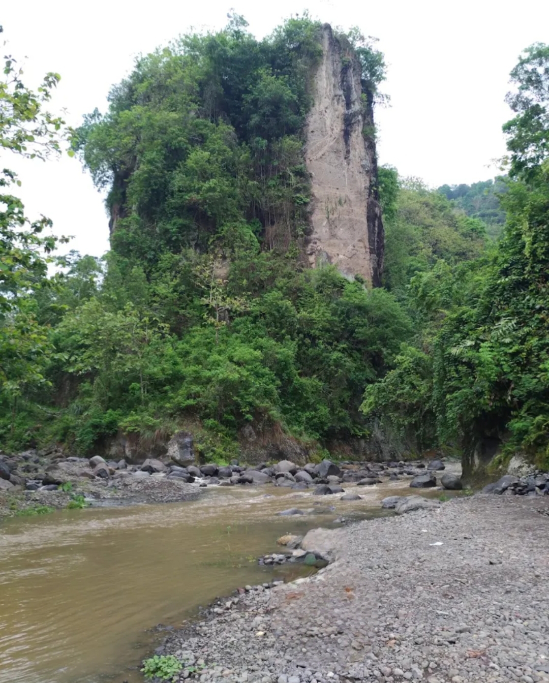 Bendungan Khayangan yang berada di Kulon Progo, DIY.
