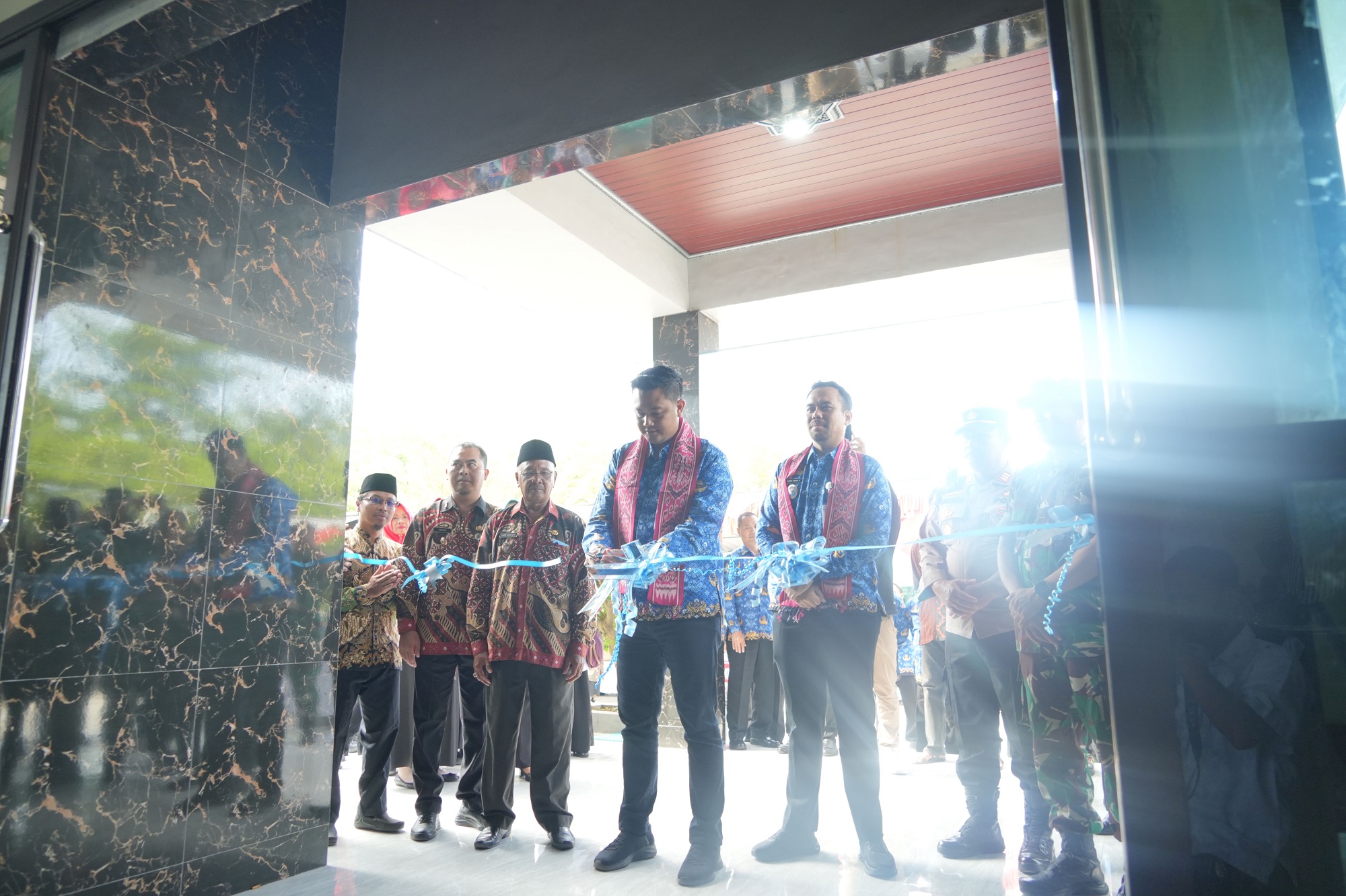 Bupati Klaten Hamenang Wajar Ismoyo meresmikan gedung Gedung Seni dan Budaya Wahana Cipta Desa Pucang Miliran, Kecamatan Tulung. (Dokumentasi Diskominfo Klaten)