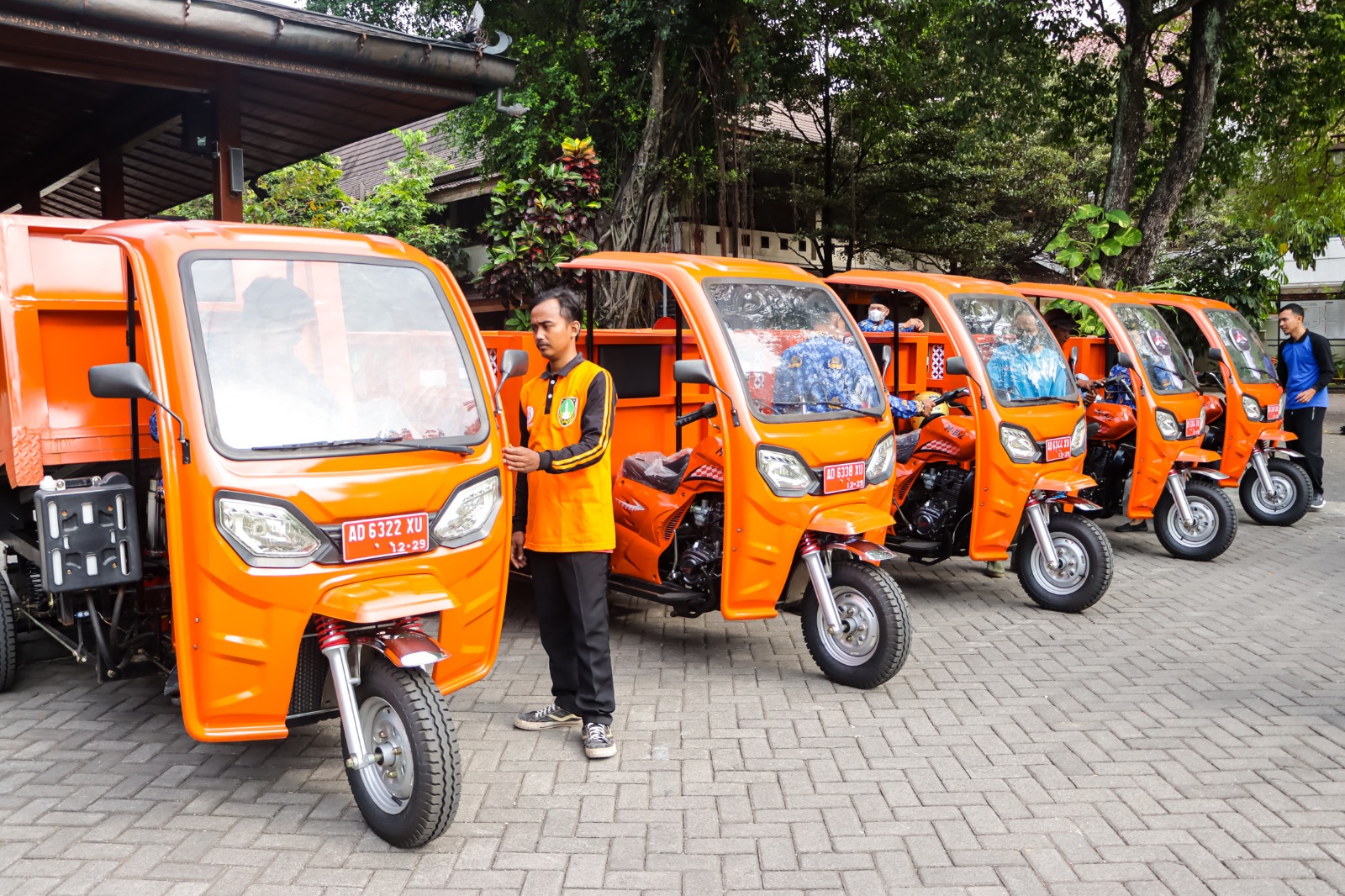 Sebanyak 27 unit motor sampah akan disakurkan ke seluruh kelurahan di Solo.