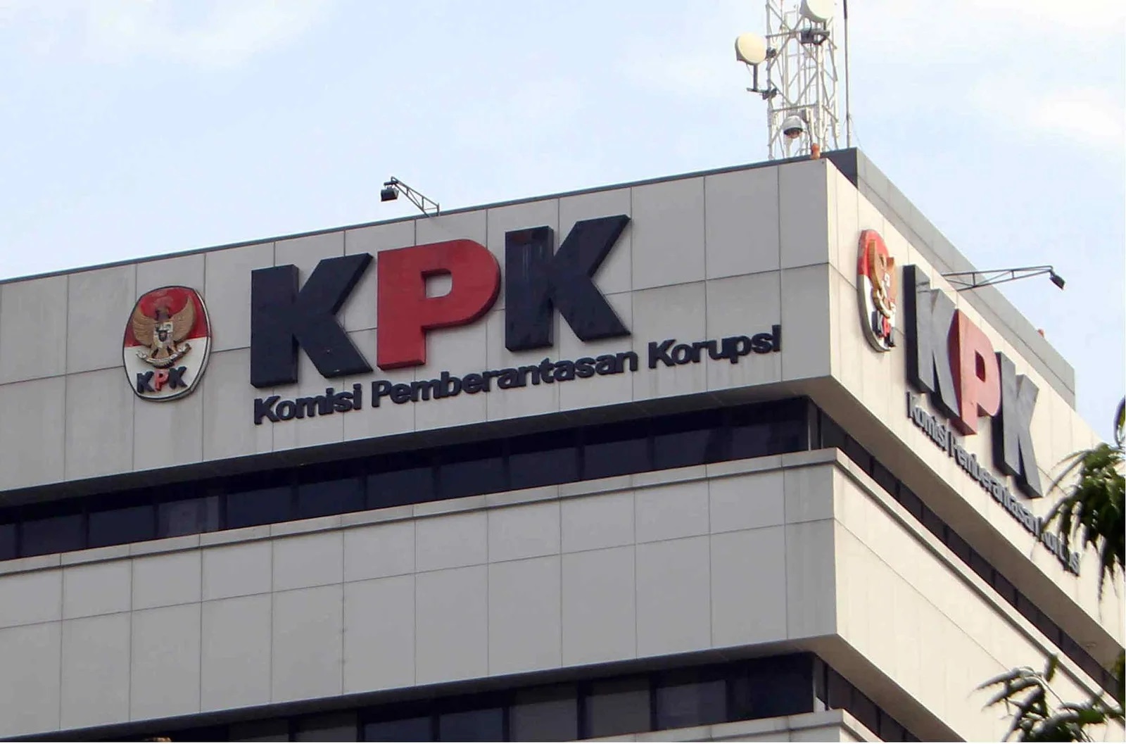 KPK lelang 83 paket barang rampasan koruptor, dari kemeja Rp5.700 hingga tanah Rp60,7 miliar, bisa diikuti daring di lelang.go.id.