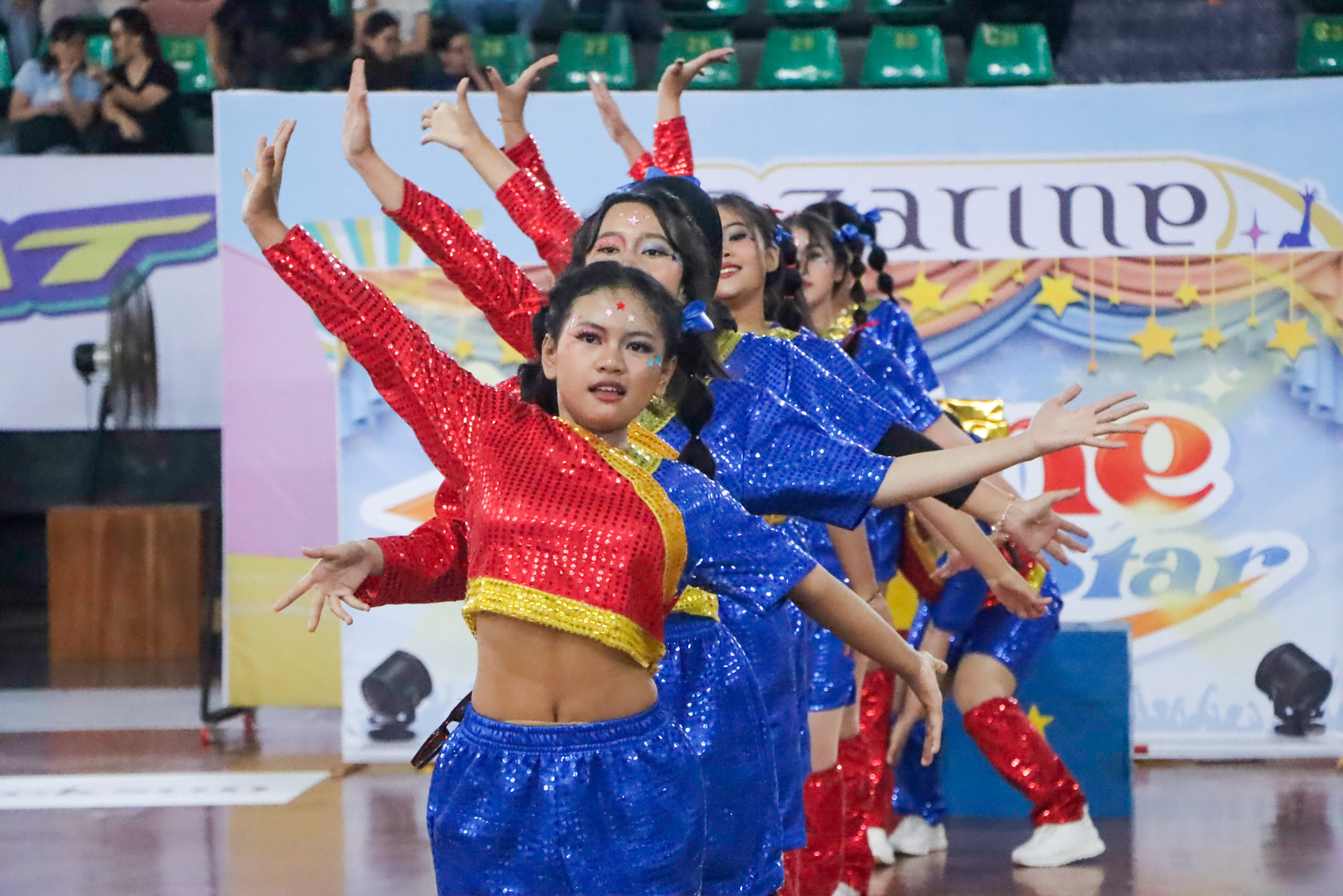 Slays Dance Crew saat perform di Sritex Arena.